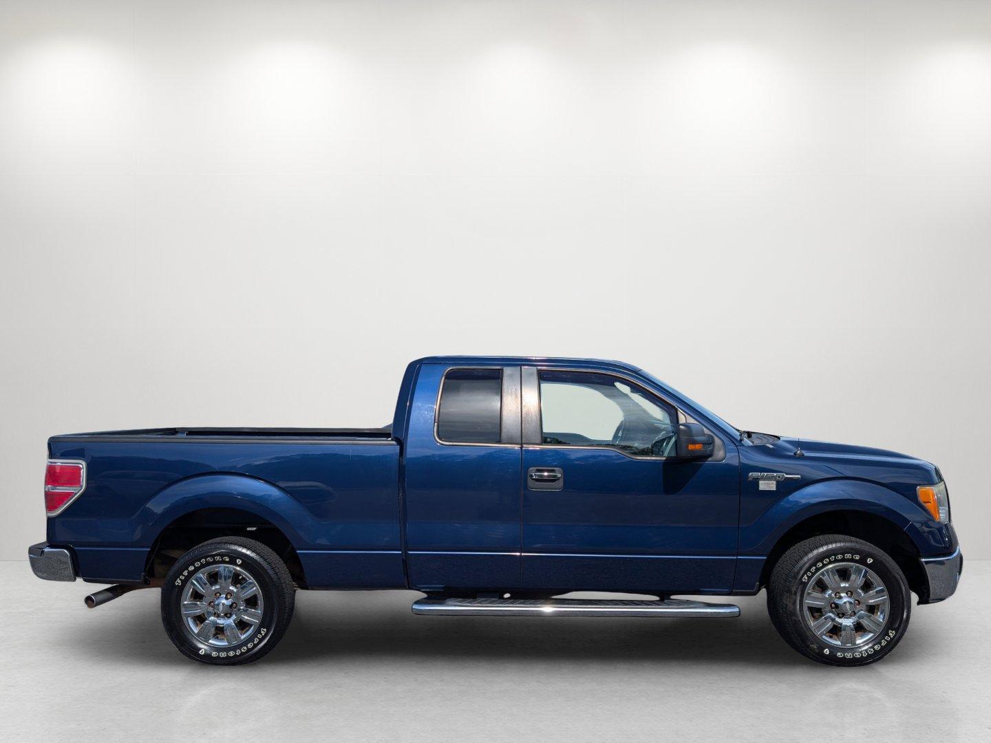 2011 Ford F-150 XLT (1FTEX1CMXBF) with an Gas/Ethanol V6 3.7/227 engine, 6-Speed Automatic transmission, located at 7000 Northlake Connector, Columbus, GA, 31904, (706) 987-8085, 32.524975, -84.978134 - 2011 Ford F-150 XLT - Photo#3