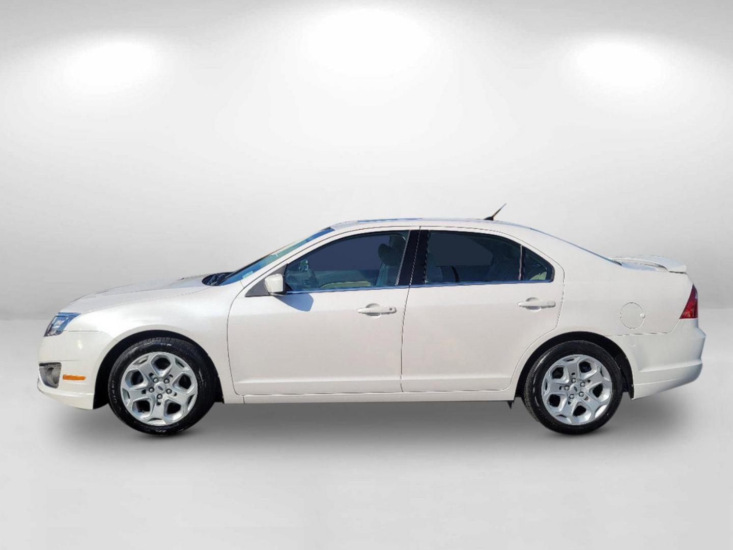 2011 White Ford Fusion SE (3FAHP0HA6BR) with an Gas I4 2.5L/152 engine, located at 521 Old Farm Lane Rd, Prattville, AL, 36066, (334) 325-1505, 32.482460, -86.416367 - 2011 Ford Fusion SE - Photo#9