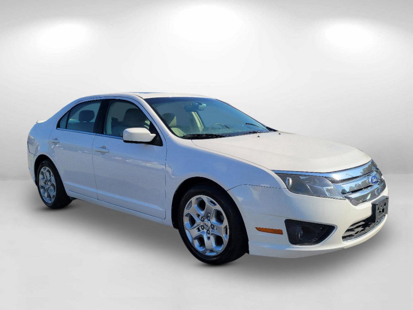 2011 White Ford Fusion SE (3FAHP0HA6BR) with an Gas I4 2.5L/152 engine, located at 521 Old Farm Lane Rd, Prattville, AL, 36066, (334) 325-1505, 32.482460, -86.416367 - 2011 Ford Fusion SE - Photo#4