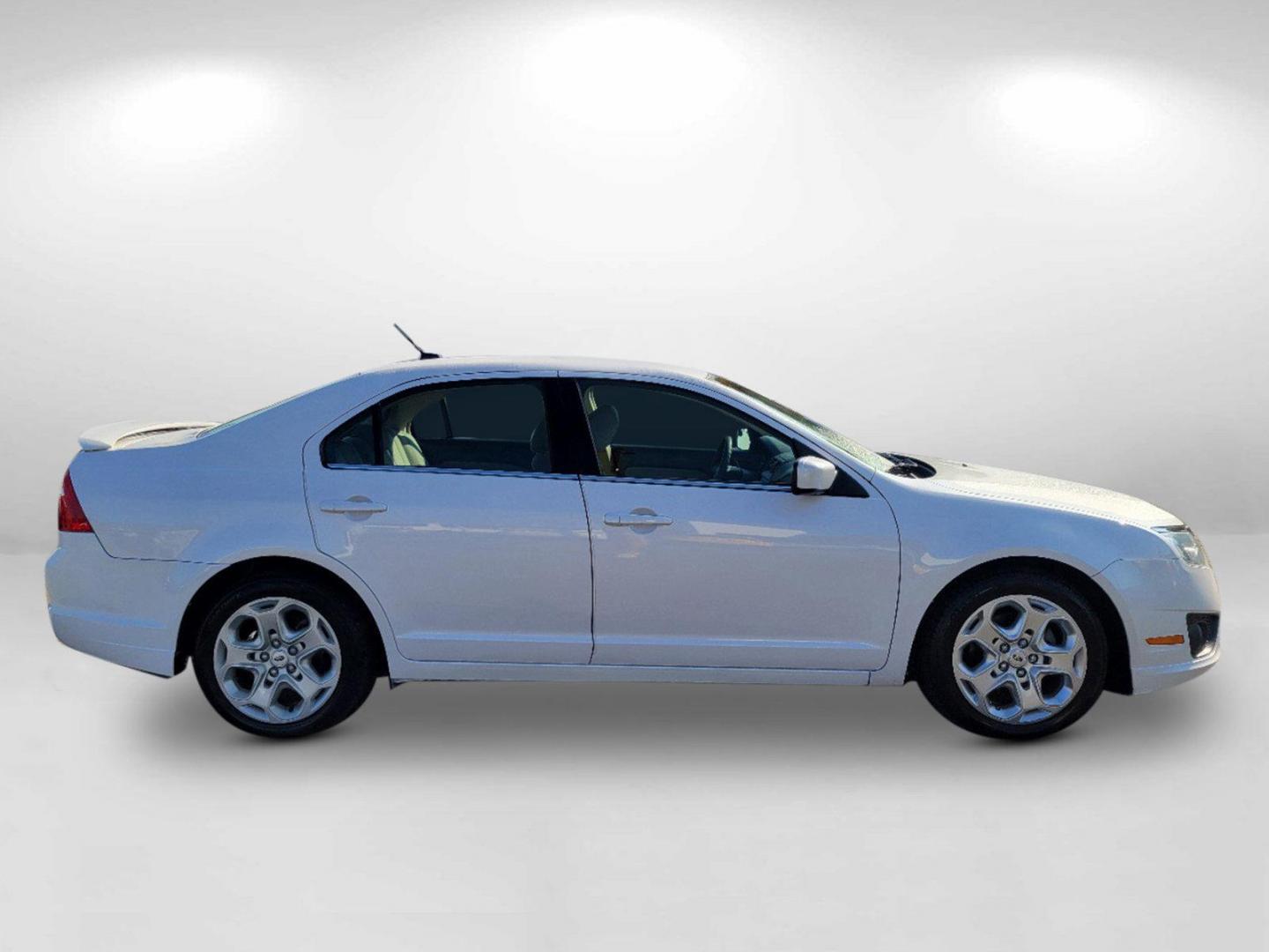 2011 White Ford Fusion SE (3FAHP0HA6BR) with an Gas I4 2.5L/152 engine, located at 521 Old Farm Lane Rd, Prattville, AL, 36066, (334) 325-1505, 32.482460, -86.416367 - 2011 Ford Fusion SE - Photo#5