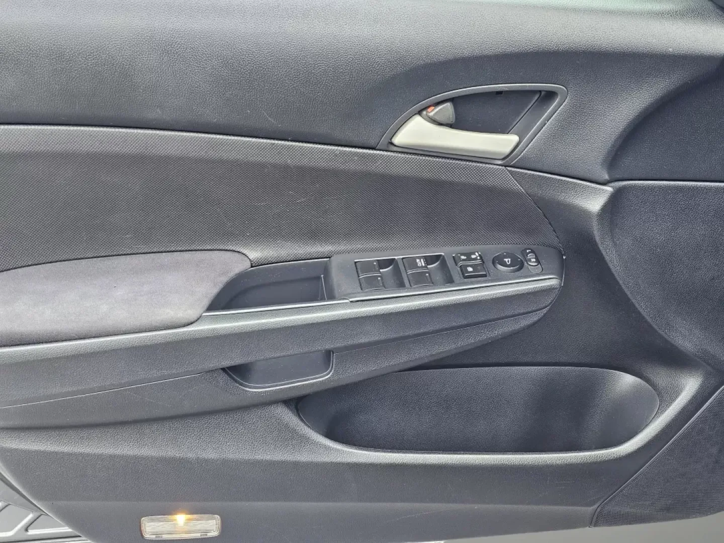 2011 Honda Accord Sdn LX (1HGCP2F30BA) with an Other engine, located at 3959 U.S. 80 W, Phenix City, AL, 36870, (334) 297-4885, 32.469296, -85.135185 - **Discover Your Next Adventure with the 2011 Honda Accord LX at Gils Auto!**<br /> <br /> Are you searching for a reliable and stylish vehicle that fits your busy lifestyle? Look no further than the 2011 Honda Accord LX, available now at Gils Auto in Phenix City, AL. This exceptional sedan is perfec - Photo#9