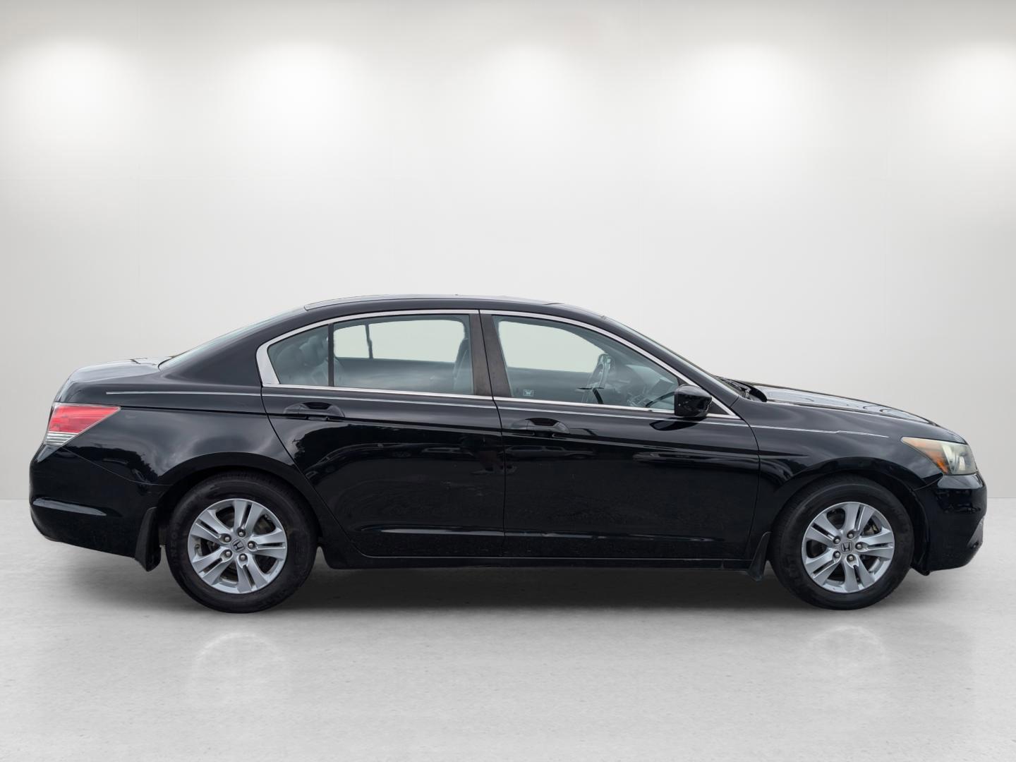 2011 Honda Accord Sdn SE (1HGCP2F61BA) with an Gas I4 2.4L/144 engine, 5-Speed Automatic transmission, located at 521 Old Farm Lane Rd, Prattville, AL, 36066, (334) 325-1505, 32.482460, -86.416367 - 2011 Honda Accord Sdn SE - Photo#3