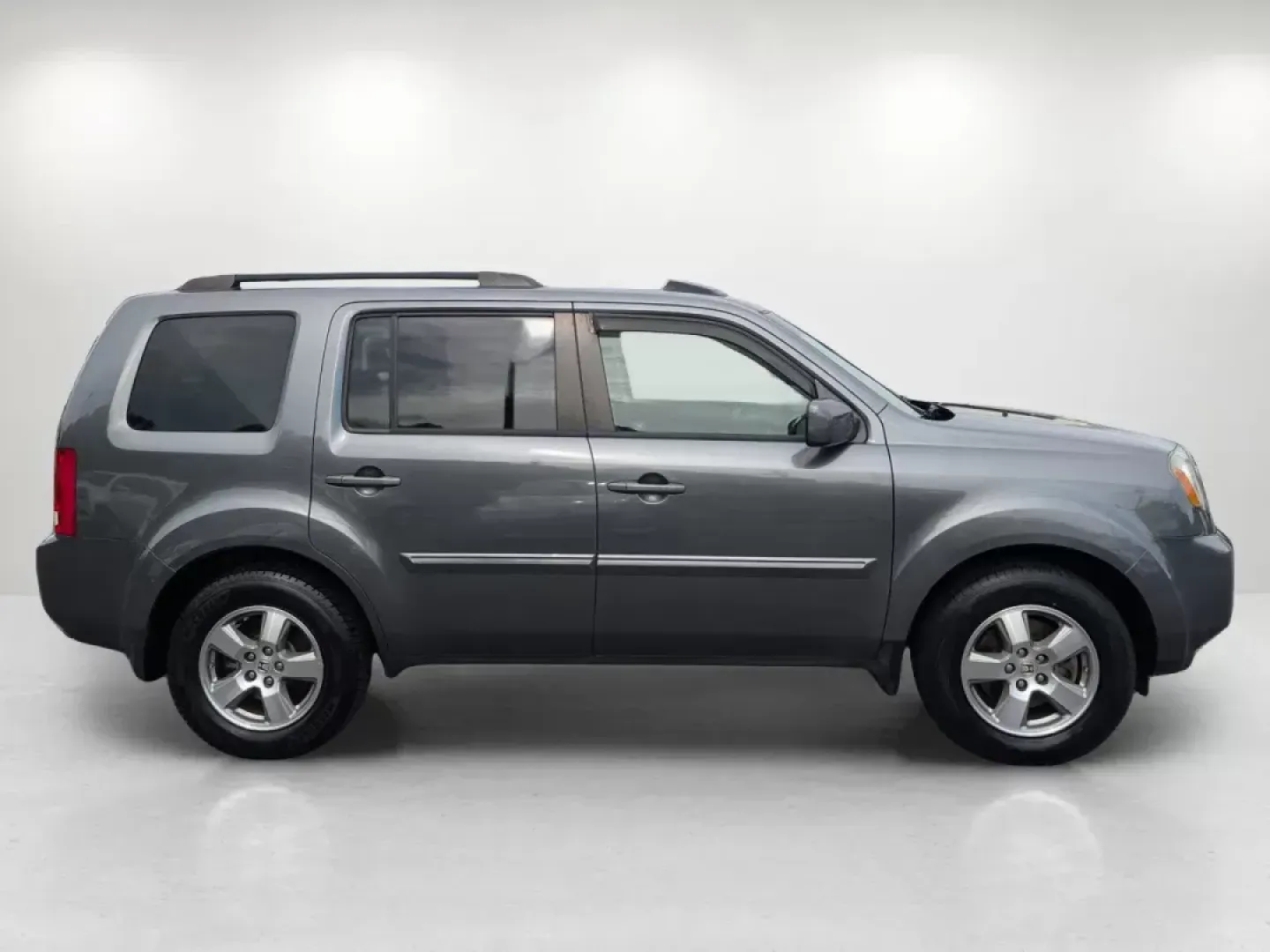 2011 Honda Pilot EX-L (5FNYF3H73BB) with an Gas V6 3.5L/212 engine, 5-Speed Automatic w/OD transmission, located at 521 Old Farm Lane Rd, Prattville, AL, 36066, (334) 325-1505, 32.482460, -86.416367 - **Explore Family Adventures with the 2011 Honda Pilot EX-L at Gils Auto - Prattville!**<br /> <br /> Are you ready to embark on your next family road trip or weekend adventure? The 2011 Honda Pilot EX-L is the perfect SUV for those who crave space, comfort, and reliability. With ample room for growi - Photo#3
