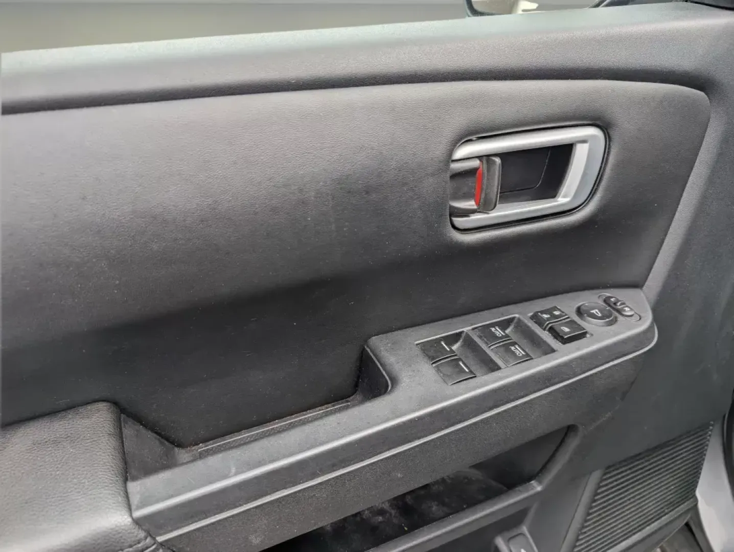 2011 Honda Pilot EX-L (5FNYF3H73BB) with an Gas V6 3.5L/212 engine, 5-Speed Automatic w/OD transmission, located at 521 Old Farm Lane Rd, Prattville, AL, 36066, (334) 325-1505, 32.482460, -86.416367 - **Explore Family Adventures with the 2011 Honda Pilot EX-L at Gils Auto - Prattville!**<br /> <br /> Are you ready to embark on your next family road trip or weekend adventure? The 2011 Honda Pilot EX-L is the perfect SUV for those who crave space, comfort, and reliability. With ample room for growi - Photo#8