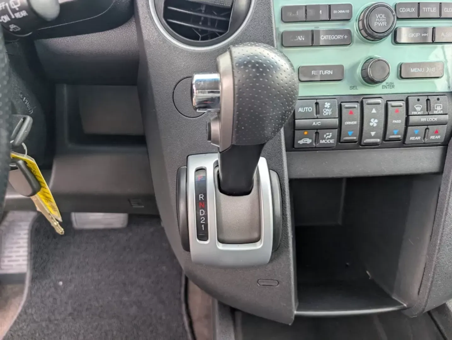 2011 Honda Pilot EX (5FNYF3H40BB) with an Other engine, located at 1430 Gateway Drive, Opelika, AL, 36801, (334) 239-0944, 32.637871, -85.409790 - **Discover Your Next Adventure with the 2011 Honda Pilot EX at Gils Auto - Opelika!**<br /> <br /> Are you seeking a reliable and versatile vehicle that caters to your family's needs or weekend escapades? Look no further than the 2011 Honda Pilot EX, available now at Gils Auto located at 1430 Gatewa - Photo#14