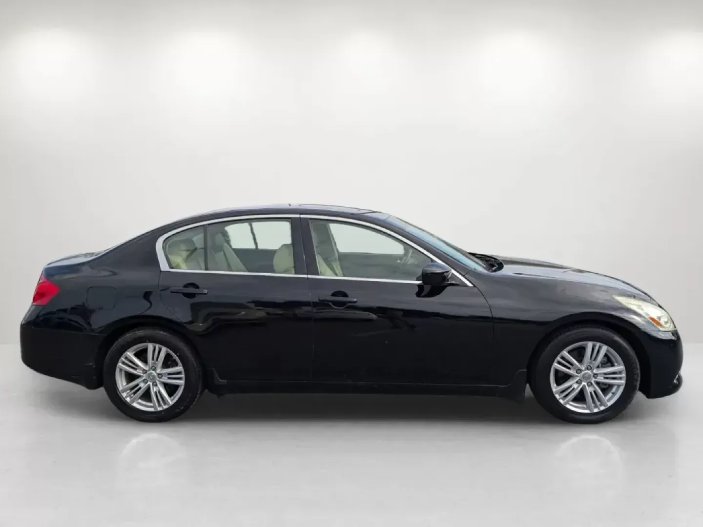 2011 /Wheat Infiniti G37 Sedan Journey (JN1CV6AP6BM) with an Gas V6 3.7L/225 engine, 7-Speed Automatic w/OD transmission, located at 3959 U.S. 80 W, Phenix City, AL, 36870, (334) 297-4885, 32.469296, -85.135185 - 2011 Infiniti G37 Sedan Journey - Photo#3