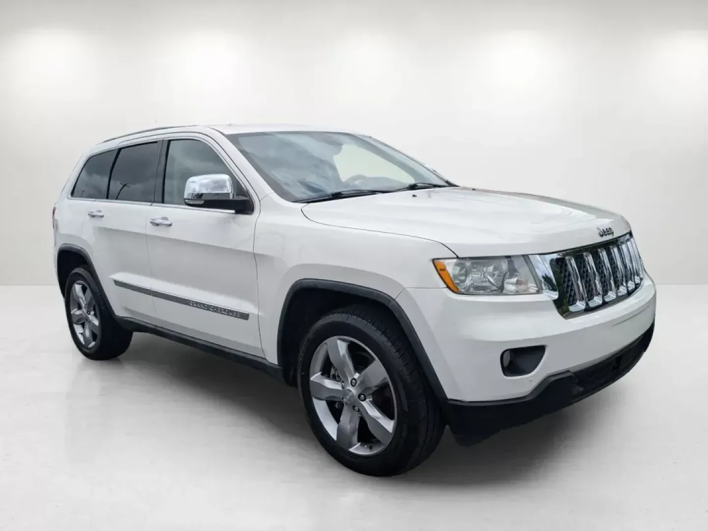 2011 /Dark Frost Beige/Light Frost Beige Interior Jeep Grand Cherokee Overland (1J4RR6GT9BC) with an Gas V8 5.7L/345 engine, 5-Speed Automatic transmission, located at 5115 14th Ave., Columbus, GA, 31904, (706) 323-0345, 32.511494, -84.971046 - **Explore New Adventures with the 2011 Jeep Grand Cherokee Overland at Gils Auto - Columbus!**<br /> <br /> Are you ready to elevate your road trips and weekend adventures? The 2011 Jeep Grand Cherokee Overland is the perfect companion for those who seek both comfort and capability. With its robust - Photo#2