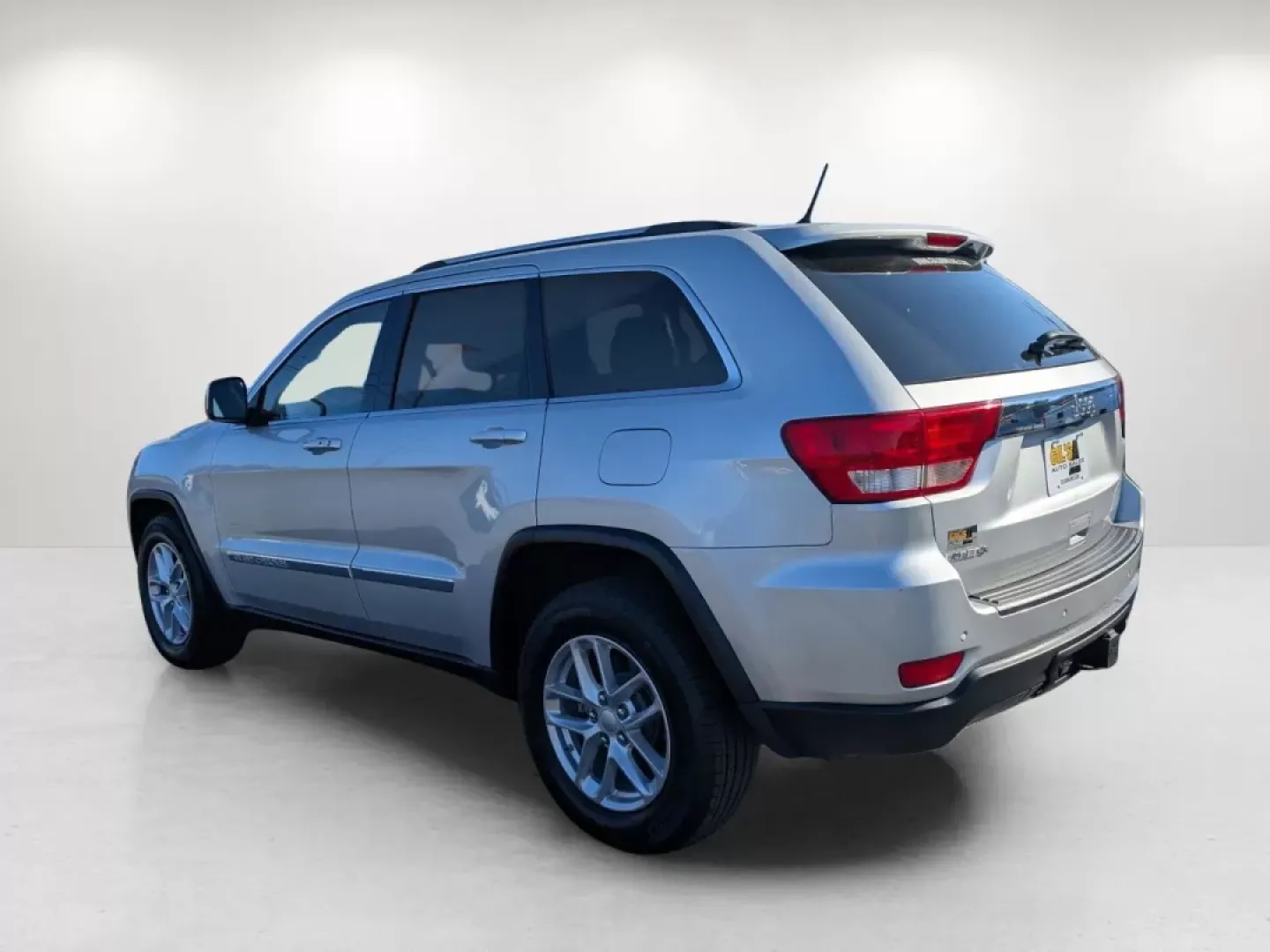 2011 /Dark Graystone/Medium Graystone Interior Jeep Grand Cherokee Laredo (1J4RS4GG3BC) with an Other engine, located at 5115 14th Ave., Columbus, GA, 31904, (706) 323-0345, 32.511494, -84.971046 - ### Explore the Open Road with the 2011 Jeep Grand Cherokee Laredo at Gils Auto!<br /> <br /> Are you ready for weekend adventures, family road trips, or simply an everyday reliable ride? Look no further! The **2011 Jeep Grand Cherokee Laredo** is the ultimate SUV that blends luxury, performance, an - Photo#6