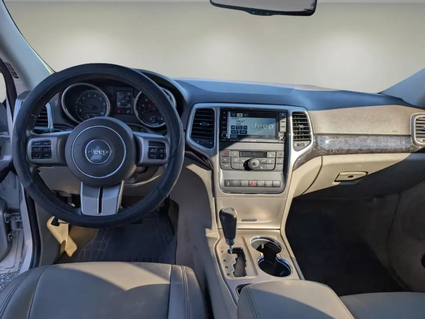 2011 /Dark Graystone/Medium Graystone Interior Jeep Grand Cherokee Laredo (1J4RS4GG3BC) with an Other engine, located at 5115 14th Ave., Columbus, GA, 31904, (706) 323-0345, 32.511494, -84.971046 - ### Explore the Open Road with the 2011 Jeep Grand Cherokee Laredo at Gils Auto!<br /> <br /> Are you ready for weekend adventures, family road trips, or simply an everyday reliable ride? Look no further! The **2011 Jeep Grand Cherokee Laredo** is the ultimate SUV that blends luxury, performance, an - Photo#11
