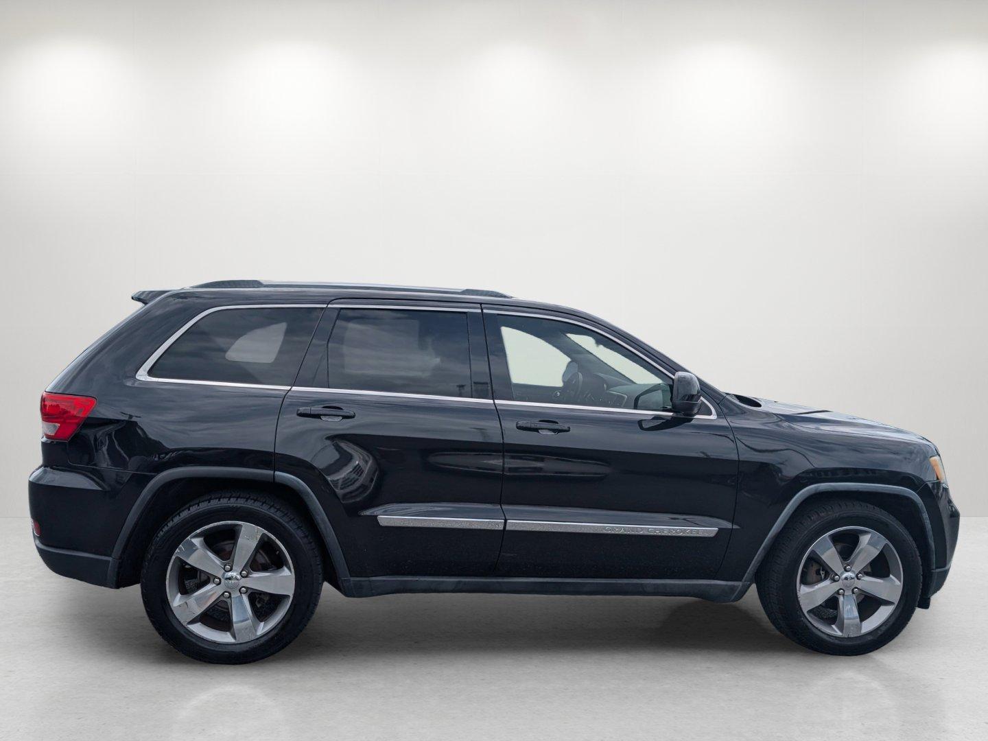 2011 /Black Interior Jeep Grand Cherokee Laredo (1J4RS4GG8BC) with an Gas/Ethanol V6 3.6L/220 engine, 5-Speed Automatic transmission, located at 3959 U.S. 80 W, Phenix City, AL, 36870, (334) 297-4885, 32.469296, -85.135185 - 2011 Jeep Grand Cherokee Laredo - Photo#3