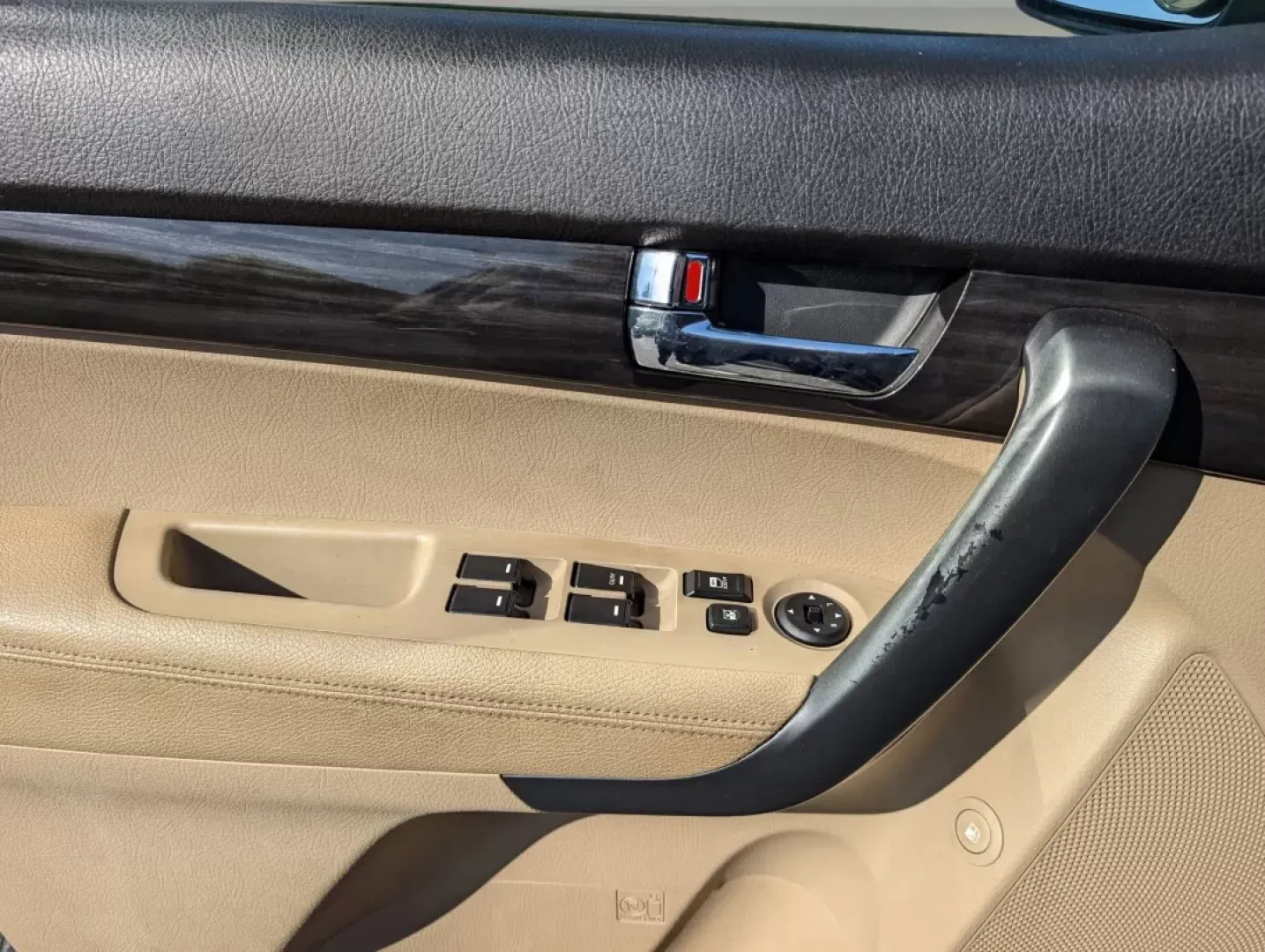 2011 /Beige Kia Sorento LX (5XYKT3A16BG) with an Other engine, located at 521 Old Farm Lane Rd, Prattville, AL, 36066, (334) 325-1505, 32.482460, -86.416367 - Are you ready to elevate your family adventures or tackle daily commutes with confidence? Look no further than this stunning 2011 Kia Sorento LX, available now at Gils Auto - Columbus #2. Perfectly designed for growing families and budget-conscious buyers alike, this SUV combines space, comfort, and - Photo#8