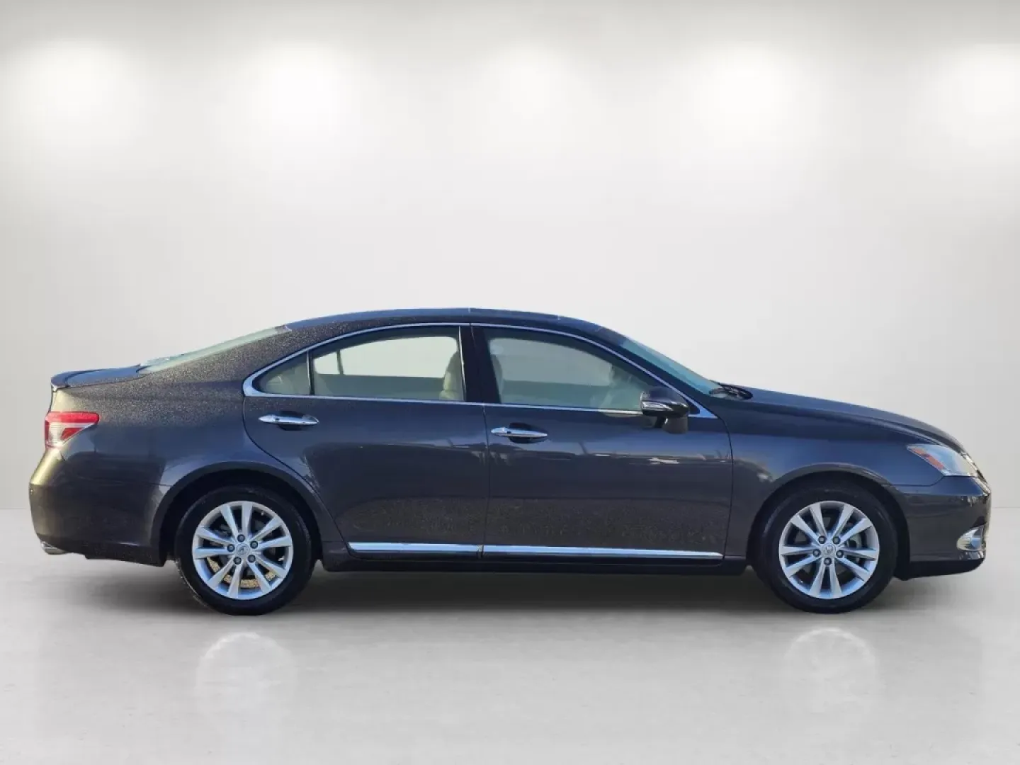 2011 Lexus ES 350 (JTHBK1EG5B2) with an Other engine, located at 804 22nd Ave, Phenix City, AL, 36870, (334) 297-1860, 32.484749, -85.024475 - Discover the perfect blend of style and comfort with this stunning 2011 Lexus ES 350, available now at Gils Auto - Phenix City #2. Located in the heart of Phenix City, AL at 804 22nd Ave, we specialize in providing exceptional vehicles to our community with our Buy Here Pay Here financing options, m - Photo#4