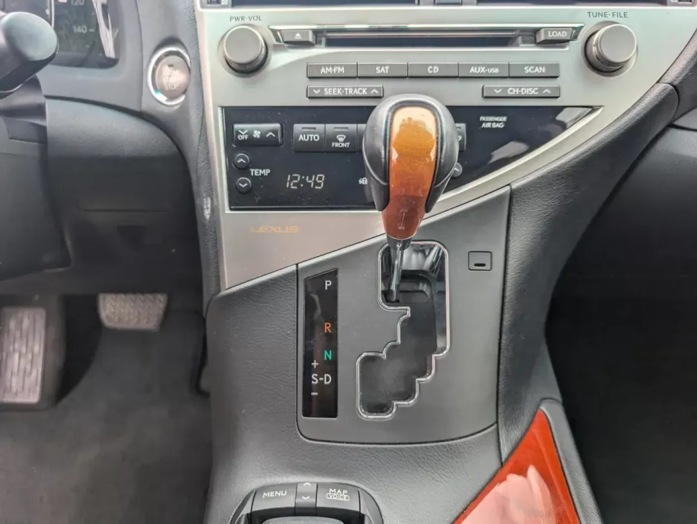 2011 Lexus RX 350 (2T2ZK1BA3BC) with an Gas V6 3.5L/211 engine, 6-Speed Automatic transmission, located at 3959 U.S. 80 W, Phenix City, AL, 36870, (334) 297-4885, 32.469296, -85.135185 - **Experience Luxury and Versatility in the 2011 Lexus RX 350 at Gils Auto Perfect for Your Active Lifestyle!**<br /> <br /> Looking for a vehicle that effortlessly caters to your active lifestyle? Whether you're navigating through daily commutes, embarking on weekend adventures, or seeking a reliab - Photo#14