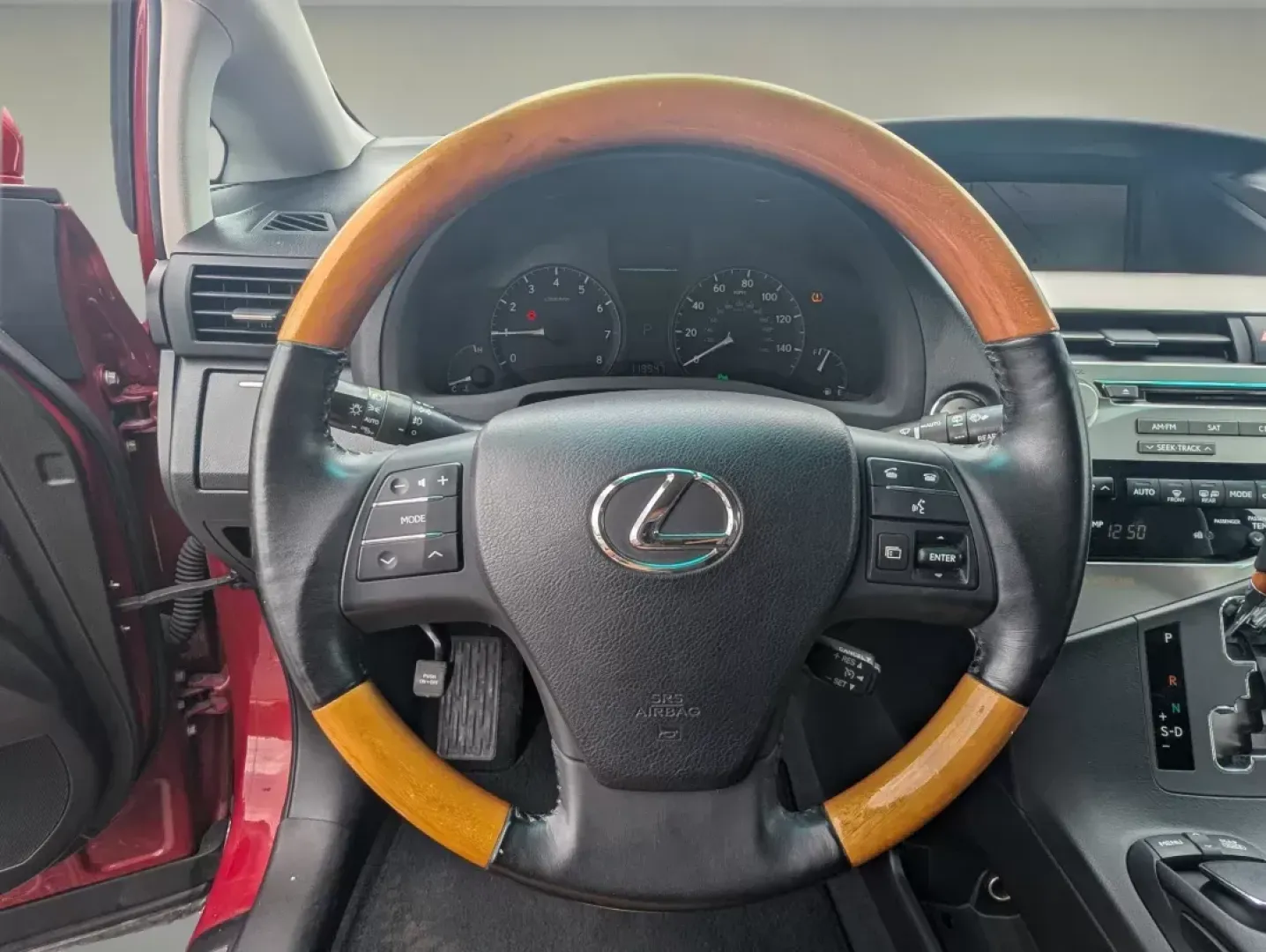 2011 Lexus RX 350 (2T2ZK1BA3BC) with an Gas V6 3.5L/211 engine, 6-Speed Automatic transmission, located at 3959 U.S. 80 W, Phenix City, AL, 36870, (334) 297-4885, 32.469296, -85.135185 - **Experience Luxury and Versatility in the 2011 Lexus RX 350 at Gils Auto Perfect for Your Active Lifestyle!**<br /> <br /> Looking for a vehicle that effortlessly caters to your active lifestyle? Whether you're navigating through daily commutes, embarking on weekend adventures, or seeking a reliab - Photo#16