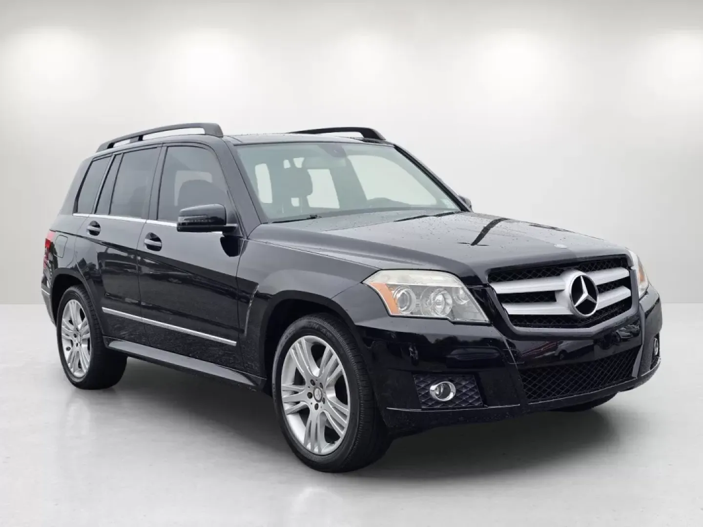 2011 Mercedes-Benz GLK-Class GLK 350 (WDCGG8HB5BF) with an Other engine, located at 804 22nd Ave, Phenix City, AL, 36870, (334) 297-1860, 32.484749, -85.024475 - Are you searching for the perfect blend of luxury, performance, and practicality for your next adventure? Look no further than this stunning 2011 Mercedes-Benz GLK 350, now available at Gils Auto in Phenix City, AL. This sophisticated SUV is an excellent choice for growing families, budget-conscious - Photo#2