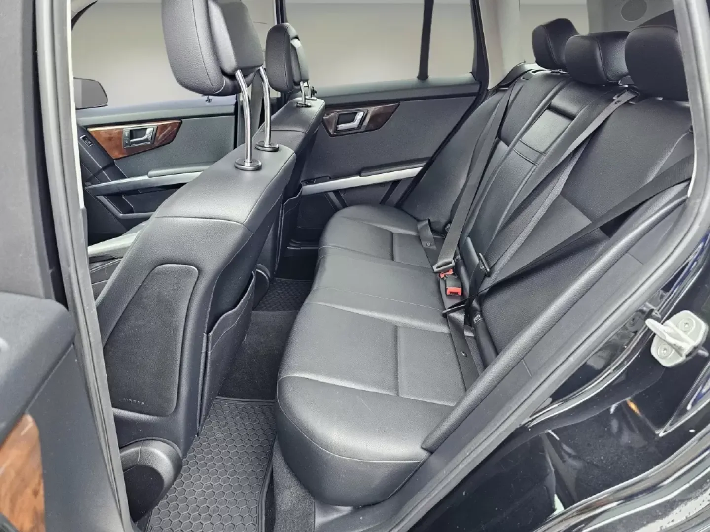 2011 Mercedes-Benz GLK-Class GLK 350 (WDCGG8HB5BF) with an Other engine, located at 804 22nd Ave, Phenix City, AL, 36870, (334) 297-1860, 32.484749, -85.024475 - Are you searching for the perfect blend of luxury, performance, and practicality for your next adventure? Look no further than this stunning 2011 Mercedes-Benz GLK 350, now available at Gils Auto in Phenix City, AL. This sophisticated SUV is an excellent choice for growing families, budget-conscious - Photo#14