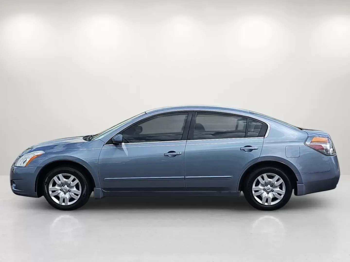 2011 /Frost Nissan Altima 2.5 S (1N4AL2AP2BC) with an Other engine, located at 1430 Gateway Drive, Opelika, AL, 36801, (334) 239-0944, 32.637871, -85.409790 - Looking for a reliable vehicle to enhance your daily commute or take on weekend adventures? Look no further than this impressive 2011 Nissan Altima 2.5 S, available now at Gils Auto, your trusted Buy Here Pay Here dealership located at 521 Old Farm Lane Rd, Prattville, AL 36066. This vehicle is perf - Photo#7