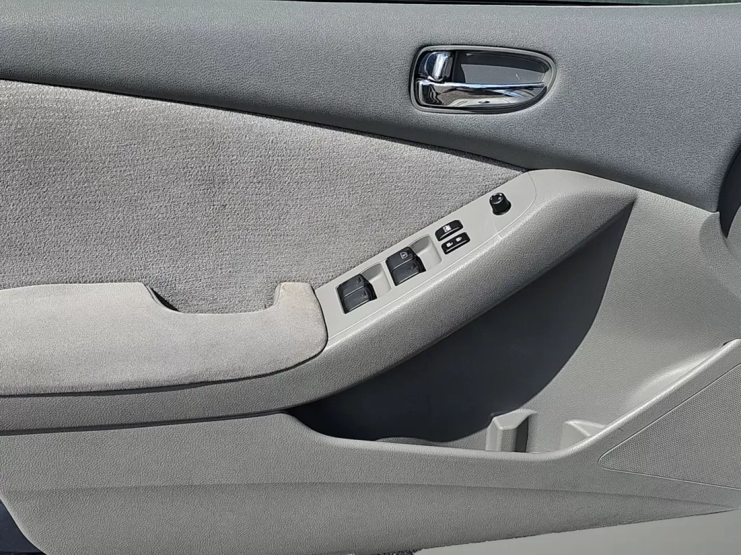 2011 /Frost Nissan Altima 2.5 S (1N4AL2AP2BC) with an Other engine, located at 1430 Gateway Drive, Opelika, AL, 36801, (334) 239-0944, 32.637871, -85.409790 - Looking for a reliable vehicle to enhance your daily commute or take on weekend adventures? Look no further than this impressive 2011 Nissan Altima 2.5 S, available now at Gils Auto, your trusted Buy Here Pay Here dealership located at 521 Old Farm Lane Rd, Prattville, AL 36066. This vehicle is perf - Photo#8