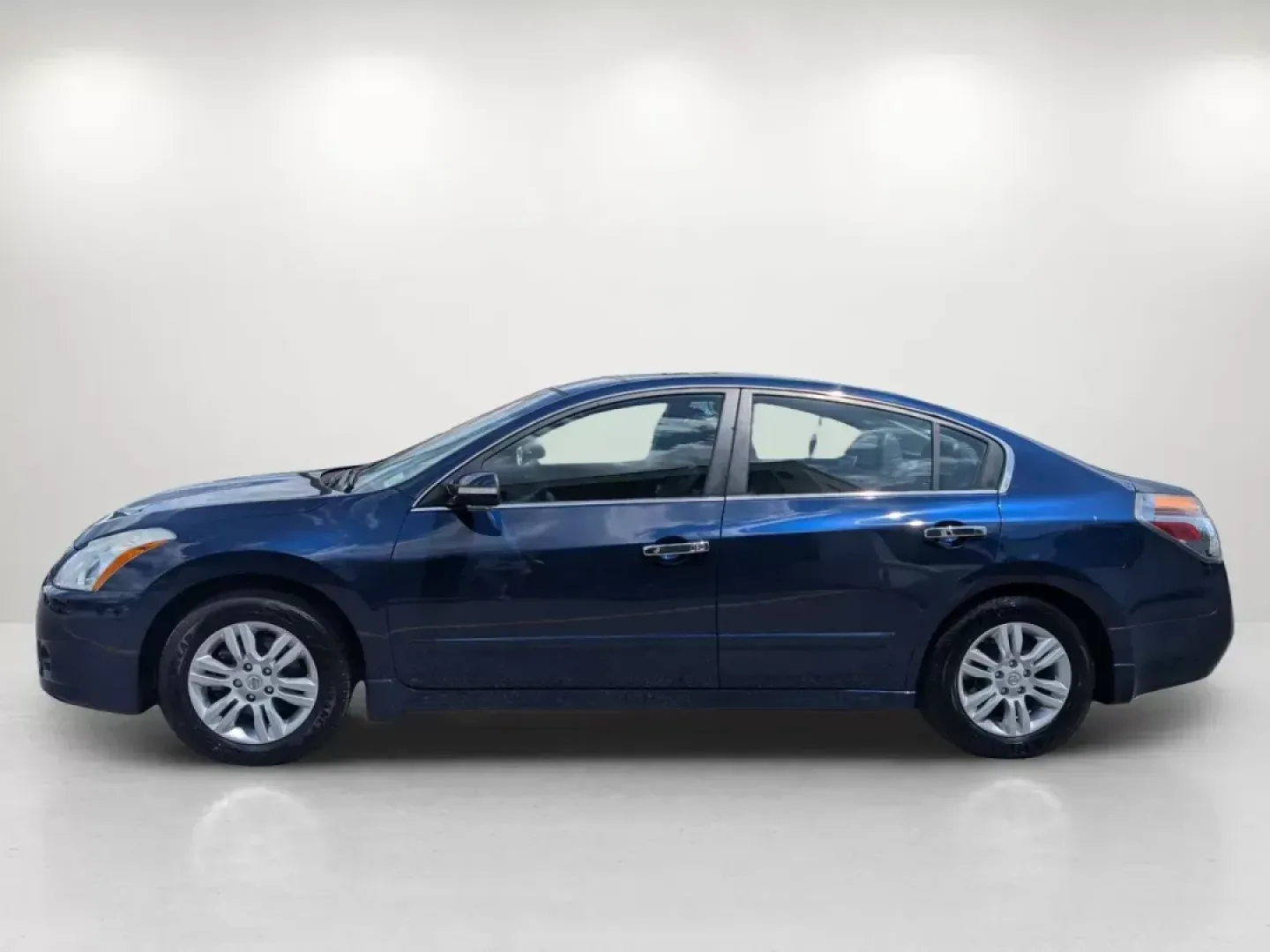 2011 /Charcoal Nissan Altima 2.5 SL (1N4AL2AP6BN) with an Gas I4 2.5L/ engine, 1-Speed Continuously Variable transmission, located at 1430 Gateway Drive, Opelika, AL, 36801, (334) 239-0944, 32.637871, -85.409790 - 2011 Nissan Altima 2.5 SL - Photo#24