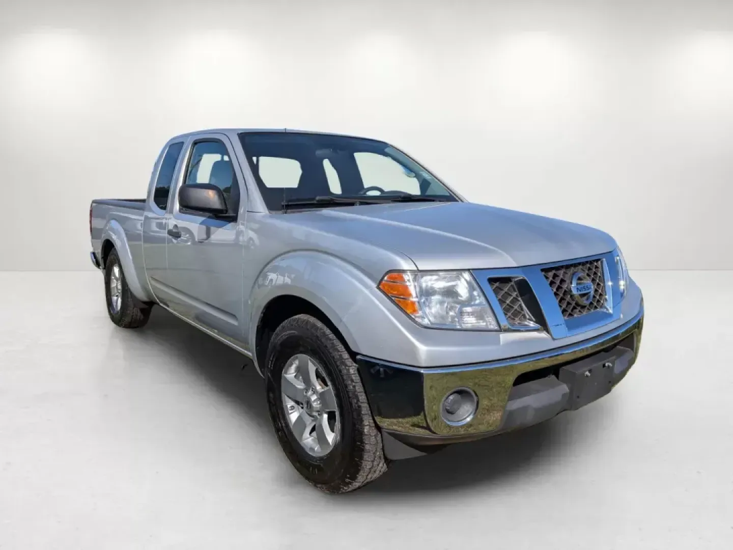 2011 /Graphite Nissan Frontier SV (1N6BD0CT8BC) with an Gas 4-cyl 2.5L/ engine, 5-Speed Automatic transmission, located at 5115 14th Ave., Columbus, GA, 31904, (706) 323-0345, 32.511494, -84.971046 - **Unleash Your Adventure with the 2011 Nissan Frontier SV at Gils Auto - Columbus!** <br /> <br /> Are you ready to elevate your weekend getaways or tackle your daily commute with a vehicle that combines functionality and style? The 2011 Nissan Frontier SV is here to deliver just that. This extended - Photo#2