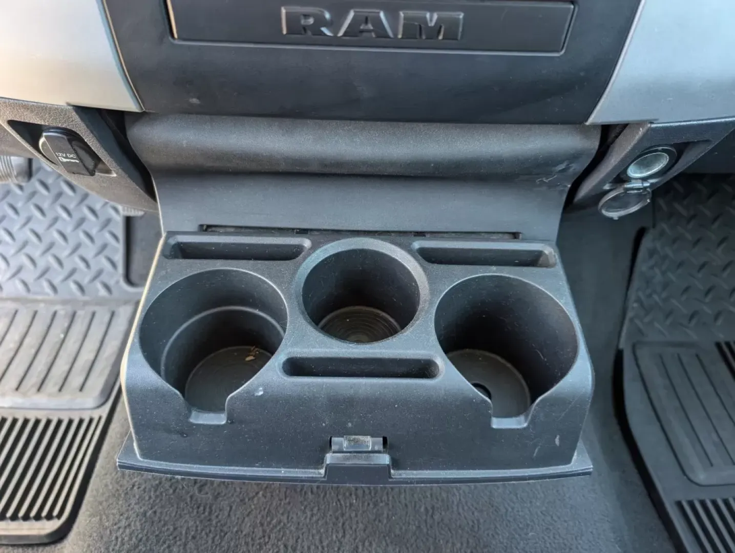 2011 /Dark Slate/Medium Graystone Ram 1500 SLT (1D7RB1GP1BS) with an Other engine, located at 1430 Gateway Drive, Opelika, AL, 36801, (334) 239-0944, 32.637871, -85.409790 - Elevate your weekend adventures and everyday commutes with this rugged yet refined 2011 Ram 1500 SLT, now available at Gils Auto in Phenix City, AL. Whether you're navigating the busy streets of downtown or heading out for a weekend camping trip, this powerful crew cab pickup is designed to handle i - Photo#14