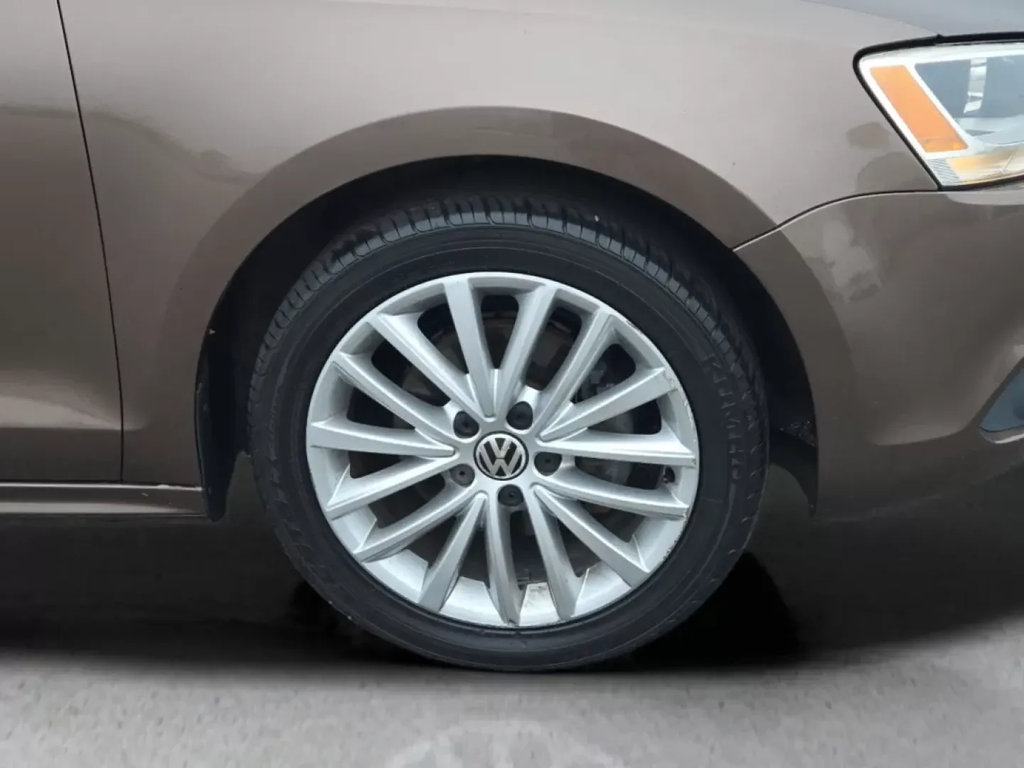 2011 Volkswagen Jetta SEL w/Sunroof PZEV (3VWLZ7AJXBM) with an Other engine, located at 521 Old Farm Lane Rd, Prattville, AL, 36066, (334) 325-1505, 32.482460, -86.416367 - **Hit the Road with Confidence: Explore the 2011 Volkswagen Jetta at Gils Auto!**<br /> <br /> Are you searching for a reliable and stylish vehicle that fits your family's lifestyle or your daily commute? Look no further! The 2011 Volkswagen Jetta is the perfect sedan to meet your needs. With an imp - Photo#3