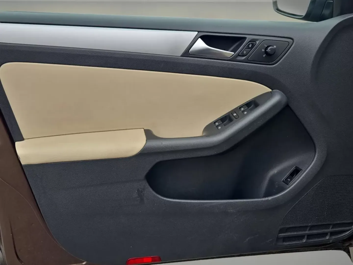 2011 Volkswagen Jetta SEL w/Sunroof PZEV (3VWLZ7AJXBM) with an Other engine, located at 521 Old Farm Lane Rd, Prattville, AL, 36066, (334) 325-1505, 32.482460, -86.416367 - **Hit the Road with Confidence: Explore the 2011 Volkswagen Jetta at Gils Auto!**<br /> <br /> Are you searching for a reliable and stylish vehicle that fits your family's lifestyle or your daily commute? Look no further! The 2011 Volkswagen Jetta is the perfect sedan to meet your needs. With an imp - Photo#10