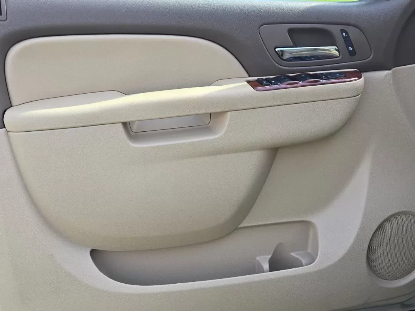 2012 /Light Cashmere/Dark Cashmere Chevrolet Tahoe LT (1GNSCBE05CR) with an Other engine, located at 3959 U.S. 80 W, Phenix City, AL, 36870, (334) 297-4885, 32.469296, -85.135185 - ### 2012 Chevrolet Tahoe LT - Your Family's Ultimate Adventure SUV<br /> <br /> Are you ready to elevate your family adventures? The 2012 Chevrolet Tahoe LT is the perfect companion for family outings, weekend getaways, and everyday commutes. With its spacious interior, advanced safety features, and - Photo#8