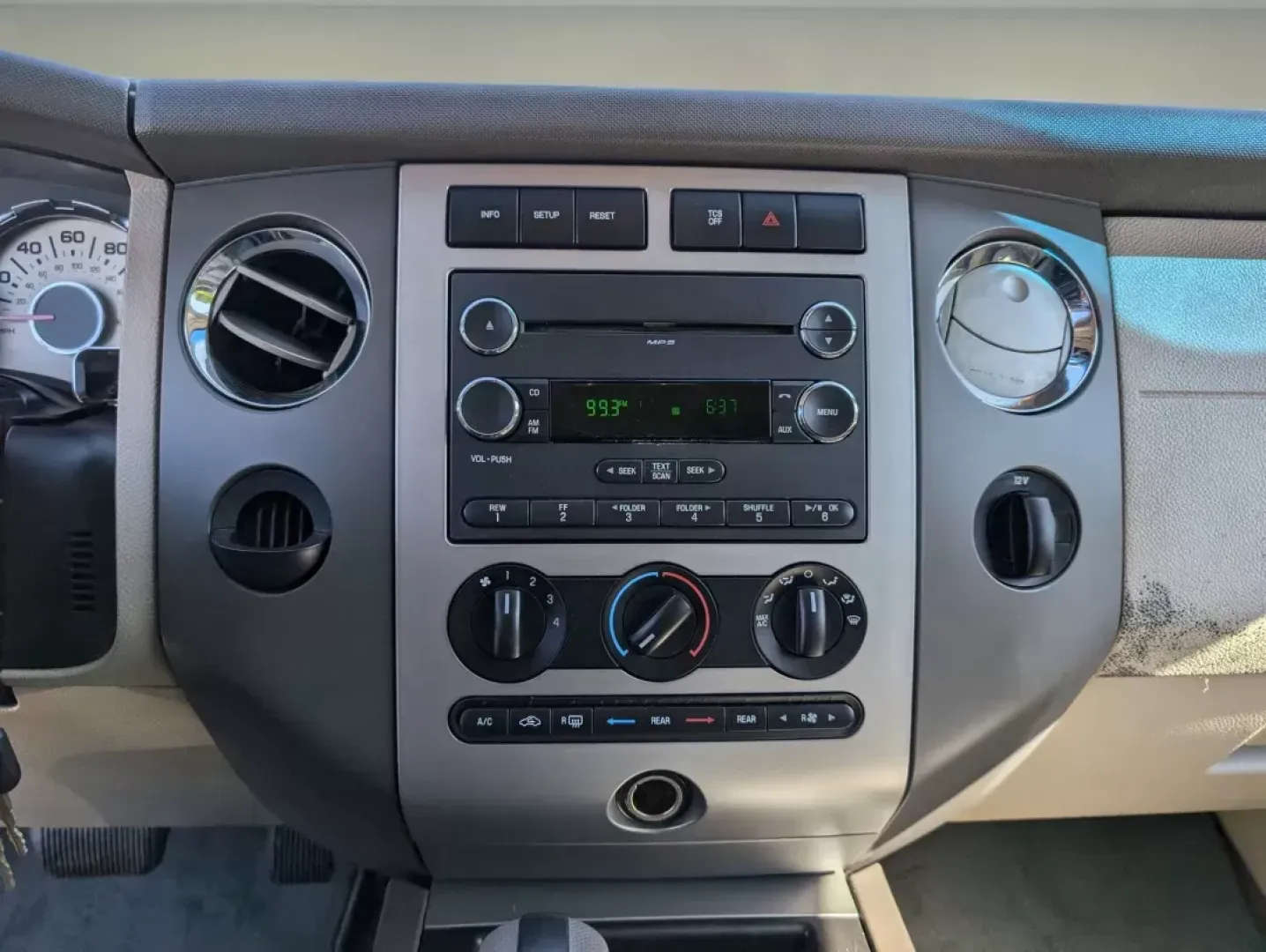2012 Ford Expedition EL XLT (1FMJK1H57CE) with an Gas/Ethanol V8 5.4L/330 engine, 6-Speed Automatic transmission, located at 5115 14th Ave., Columbus, GA, 31904, (706) 323-0345, 32.511494, -84.971046 - **Explore Adventure with the 2012 Ford Expedition EL XLT Your Ultimate Family SUV!**<br /> <br /> Are you a growing family or an adventure enthusiast looking for the perfect vehicle to accommodate your lifestyle? Look no further! The 2012 Ford Expedition EL XLT is designed to provide ample space, c - Photo#15