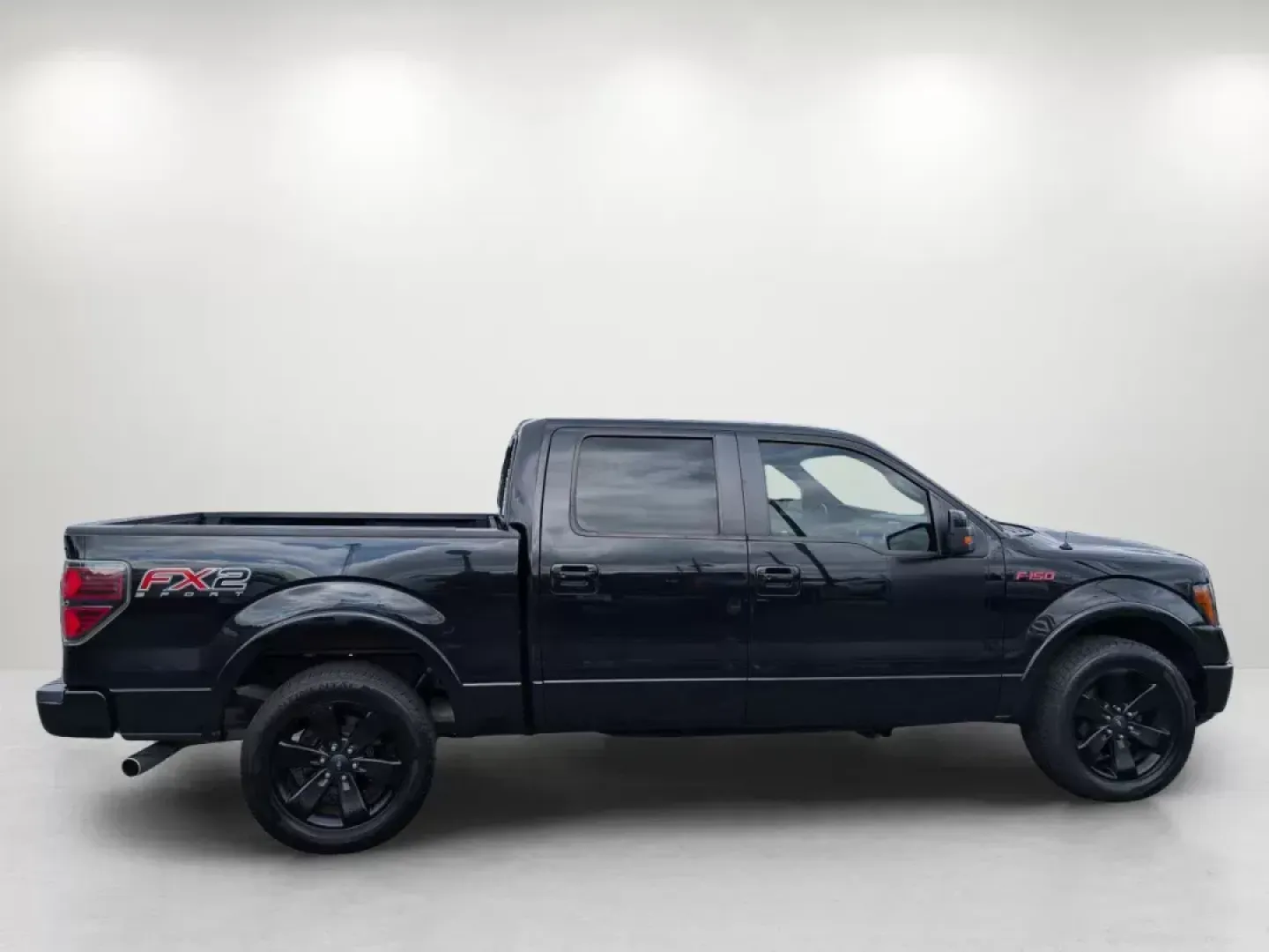 2012 Ford F-150 FX2 (1FTFW1CF6CF) with an Gas/Ethanol V8 5.0L/302 engine, 6-Speed Automatic transmission, located at 804 22nd Ave, Phenix City, AL, 36870, (334) 297-1860, 32.484749, -85.024475 - Looking for a reliable and versatile truck that can handle all your adventures? Look no further than this stunning 2012 Ford F-150 FX2, perfect for everything from weekend getaways to daily commutes. Whether you're navigating the busy streets of Phenix City or heading off the beaten path into the co - Photo#3