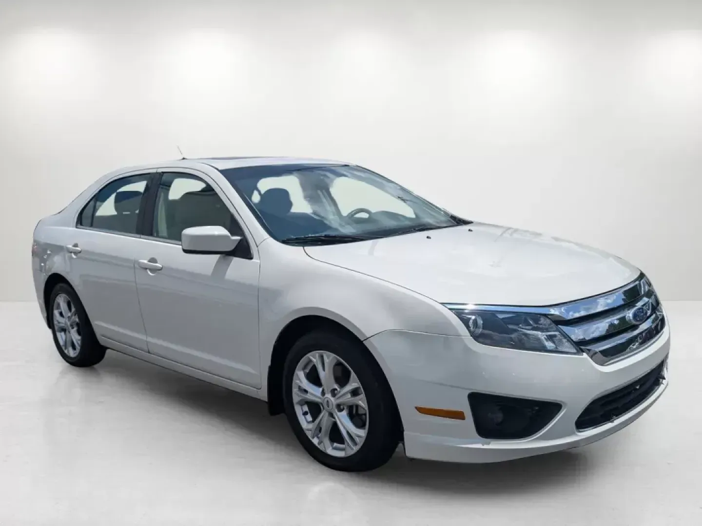 2012 Ford Fusion SE (3FAHP0HAXCR) with an Gas I4 2.5L/152 engine, 6-Speed Automatic transmission, located at 3959 U.S. 80 W, Phenix City, AL, 36870, (334) 297-4885, 32.469296, -85.135185 - **Discover Your Next Adventure with the 2012 Ford Fusion SE at Gils Auto in Phenix City, AL!**<br /> <br /> Are you looking for a reliable and stylish sedan that perfectly balances comfort and performance? The 2012 Ford Fusion SE is your perfect companion for everyday commutes or weekend getaways. W - Photo#3