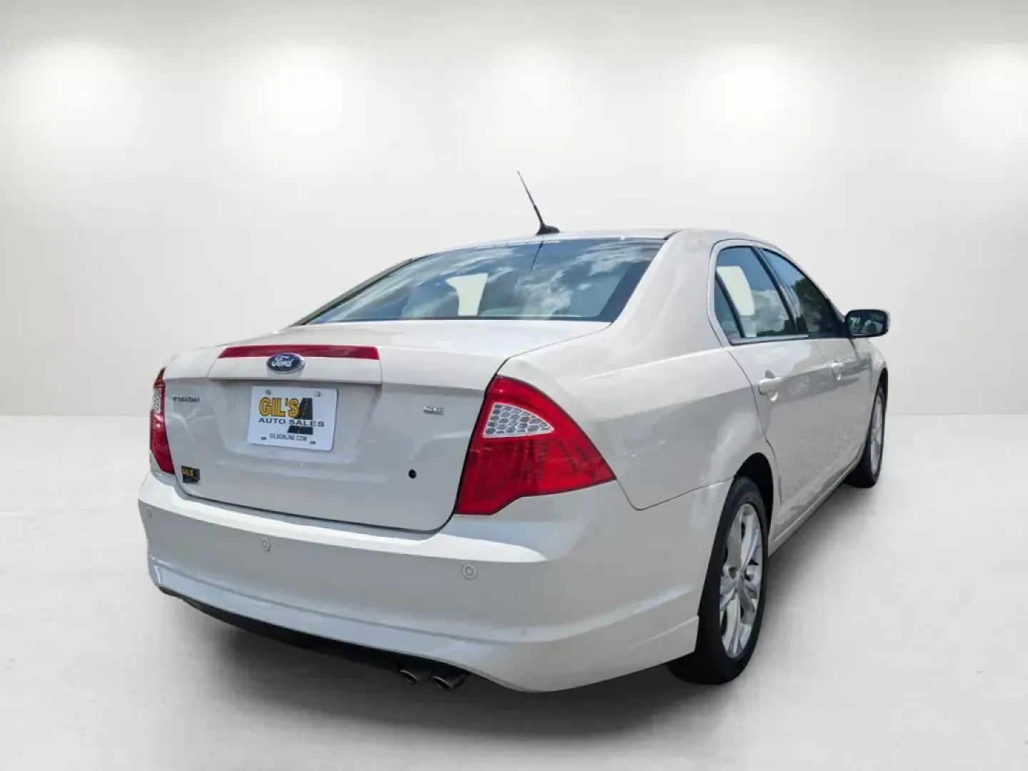 2012 Ford Fusion SE (3FAHP0HAXCR) with an Gas I4 2.5L/152 engine, 6-Speed Automatic transmission, located at 3959 U.S. 80 W, Phenix City, AL, 36870, (334) 297-4885, 32.469296, -85.135185 - **Discover Your Next Adventure with the 2012 Ford Fusion SE at Gils Auto in Phenix City, AL!**<br /> <br /> Are you looking for a reliable and stylish sedan that perfectly balances comfort and performance? The 2012 Ford Fusion SE is your perfect companion for everyday commutes or weekend getaways. W - Photo#5