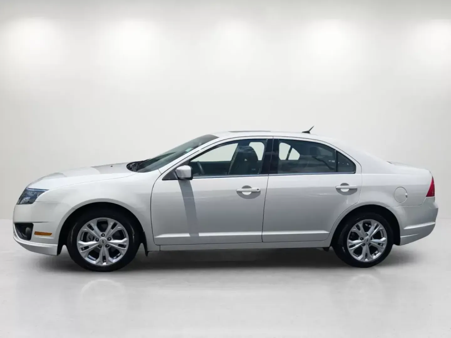 2012 Ford Fusion SE (3FAHP0HAXCR) with an Gas I4 2.5L/152 engine, 6-Speed Automatic transmission, located at 3959 U.S. 80 W, Phenix City, AL, 36870, (334) 297-4885, 32.469296, -85.135185 - **Discover Your Next Adventure with the 2012 Ford Fusion SE at Gils Auto in Phenix City, AL!**<br /> <br /> Are you looking for a reliable and stylish sedan that perfectly balances comfort and performance? The 2012 Ford Fusion SE is your perfect companion for everyday commutes or weekend getaways. W - Photo#8