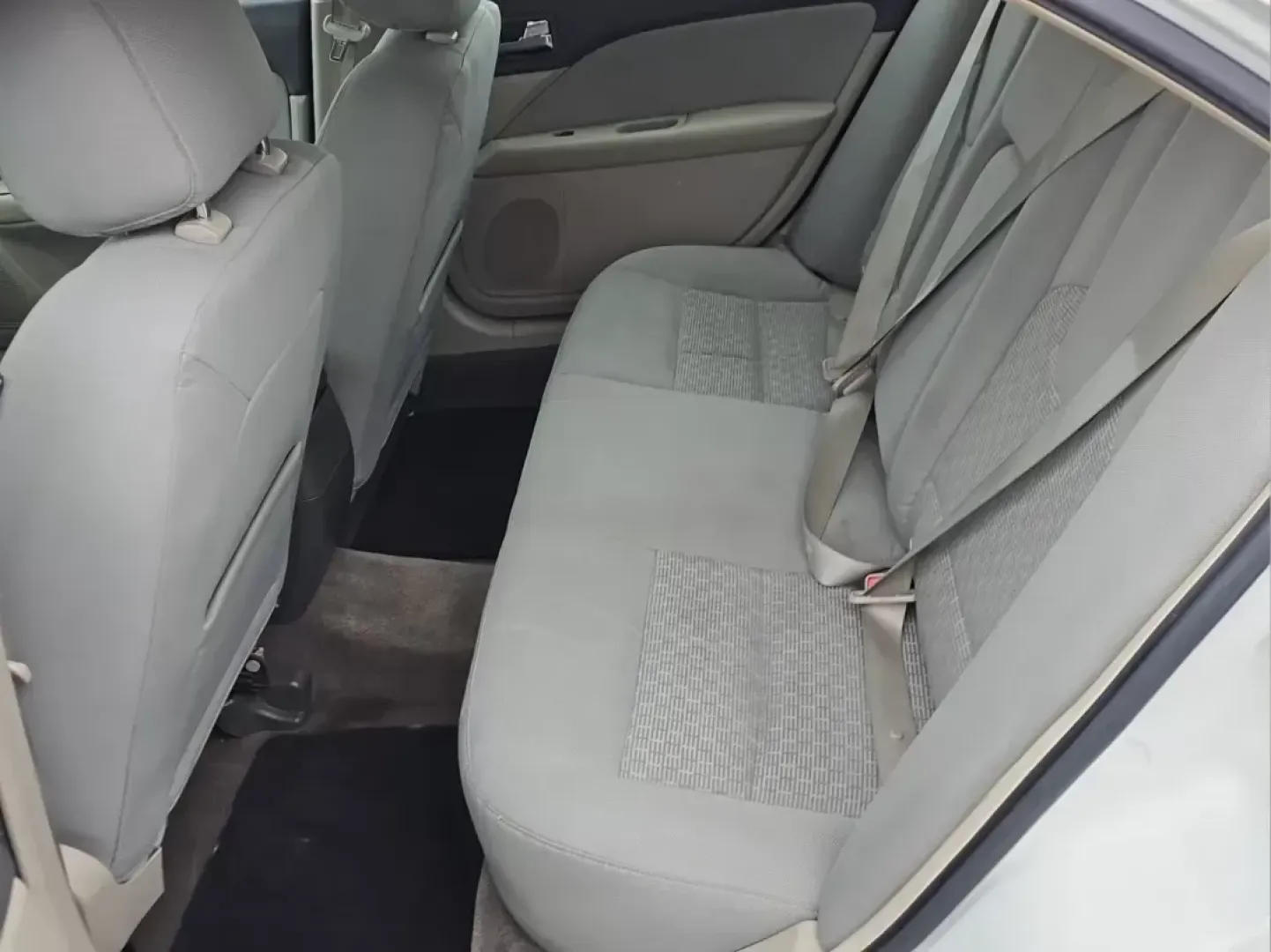 2012 Ford Fusion SE (3FAHP0HA7CR) with an Gas I4 2.5L/152 engine, 6-Speed Automatic transmission, located at 521 Old Farm Lane Rd, Prattville, AL, 36066, (334) 325-1505, 32.482460, -86.416367 - 2012 Ford Fusion SE - Photo#10