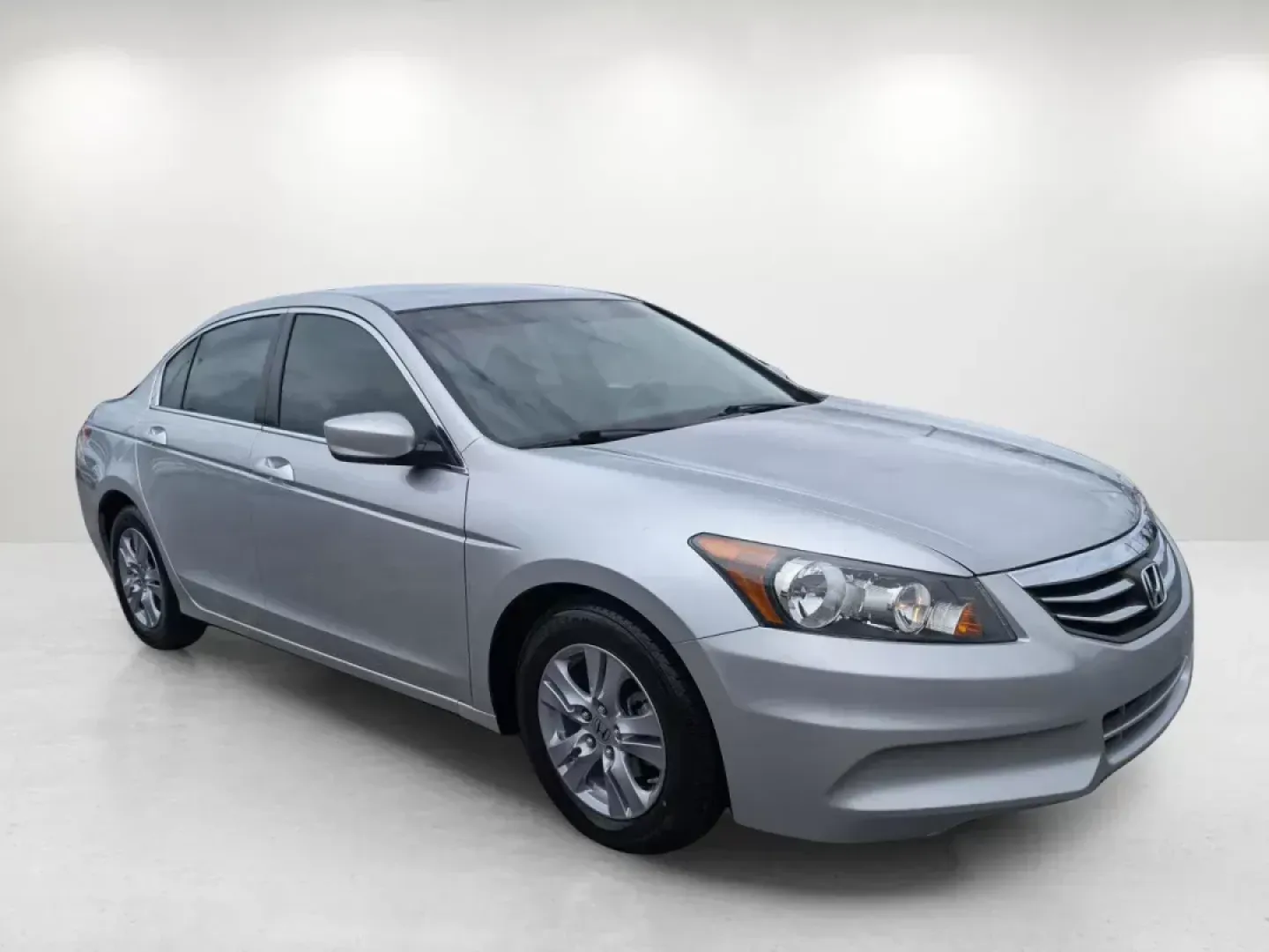 2012 Honda Accord Sdn SE (1HGCP2F60CA) with an Gas I4 2.4L/144 engine, 5-Speed Automatic transmission, located at 7000 Northlake Connector, Columbus, GA, 31904, (706) 987-8085, 32.524975, -84.978134 - **Your Perfect Commuter Companion: 2012 Honda Accord SE Available Now at Gils Auto - Columbus #2!**<br /> <br /> Are you searching for a dependable sedan that effortlessly blends style, comfort, and practicality for your daily commute? Look no further than this stunning 2012 Honda Accord SE! With it - Photo#2