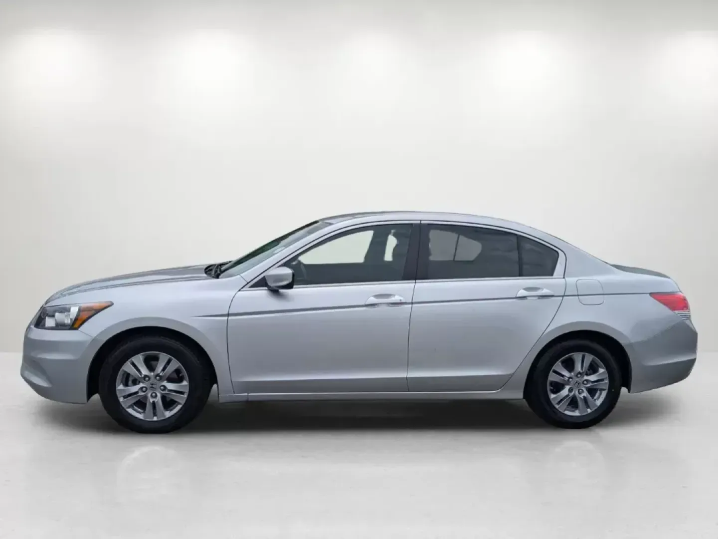 2012 Honda Accord Sdn SE (1HGCP2F60CA) with an Gas I4 2.4L/144 engine, 5-Speed Automatic transmission, located at 7000 Northlake Connector, Columbus, GA, 31904, (706) 987-8085, 32.524975, -84.978134 - **Your Perfect Commuter Companion: 2012 Honda Accord SE Available Now at Gils Auto - Columbus #2!**<br /> <br /> Are you searching for a dependable sedan that effortlessly blends style, comfort, and practicality for your daily commute? Look no further than this stunning 2012 Honda Accord SE! With it - Photo#7