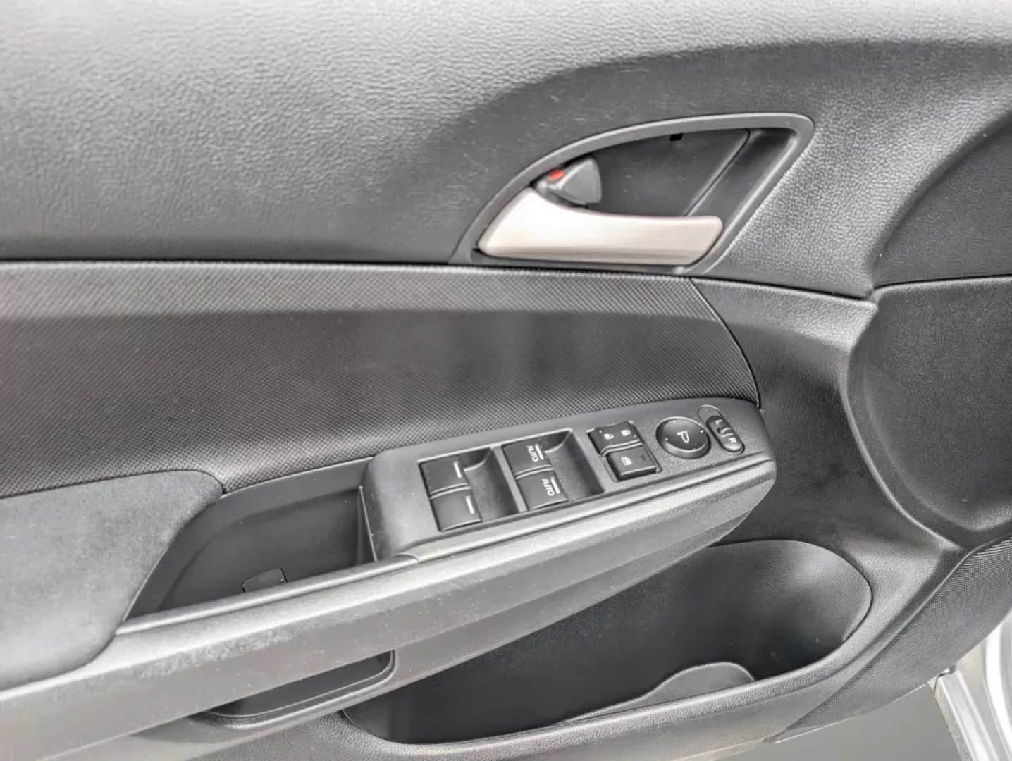 2012 Honda Accord Sdn SE (1HGCP2F60CA) with an Gas I4 2.4L/144 engine, 5-Speed Automatic transmission, located at 7000 Northlake Connector, Columbus, GA, 31904, (706) 987-8085, 32.524975, -84.978134 - **Your Perfect Commuter Companion: 2012 Honda Accord SE Available Now at Gils Auto - Columbus #2!**<br /> <br /> Are you searching for a dependable sedan that effortlessly blends style, comfort, and practicality for your daily commute? Look no further than this stunning 2012 Honda Accord SE! With it - Photo#8