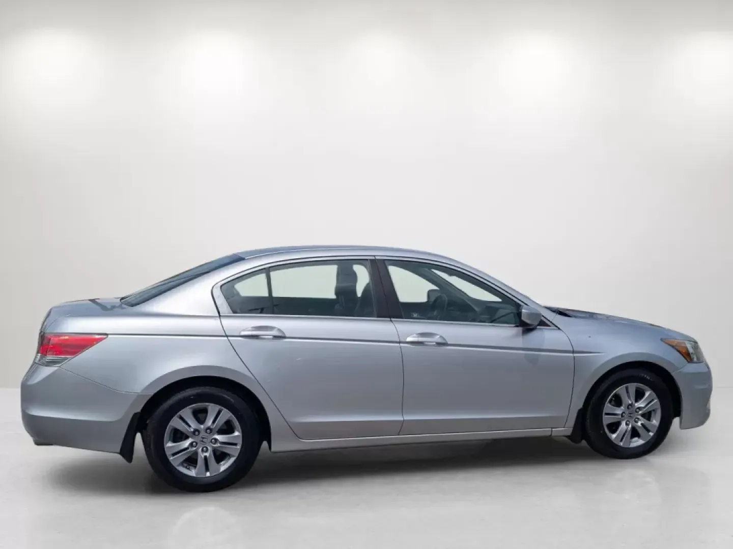 2012 Honda Accord Sdn SE (1HGCP2F6XCA) with an Other engine, located at 3959 U.S. 80 W, Phenix City, AL, 36870, (334) 297-4885, 32.469296, -85.135185 - **Unleash Your Daily Adventures with the 2012 Honda Accord SE at Gils Auto - Phenix City!**<br /> <br /> Are you in search of a reliable sedan that fits your busy lifestyle? Look no further! The 2012 Honda Accord SE is the perfect companion for growing families, daily commuters, and weekend adventur - Photo#4