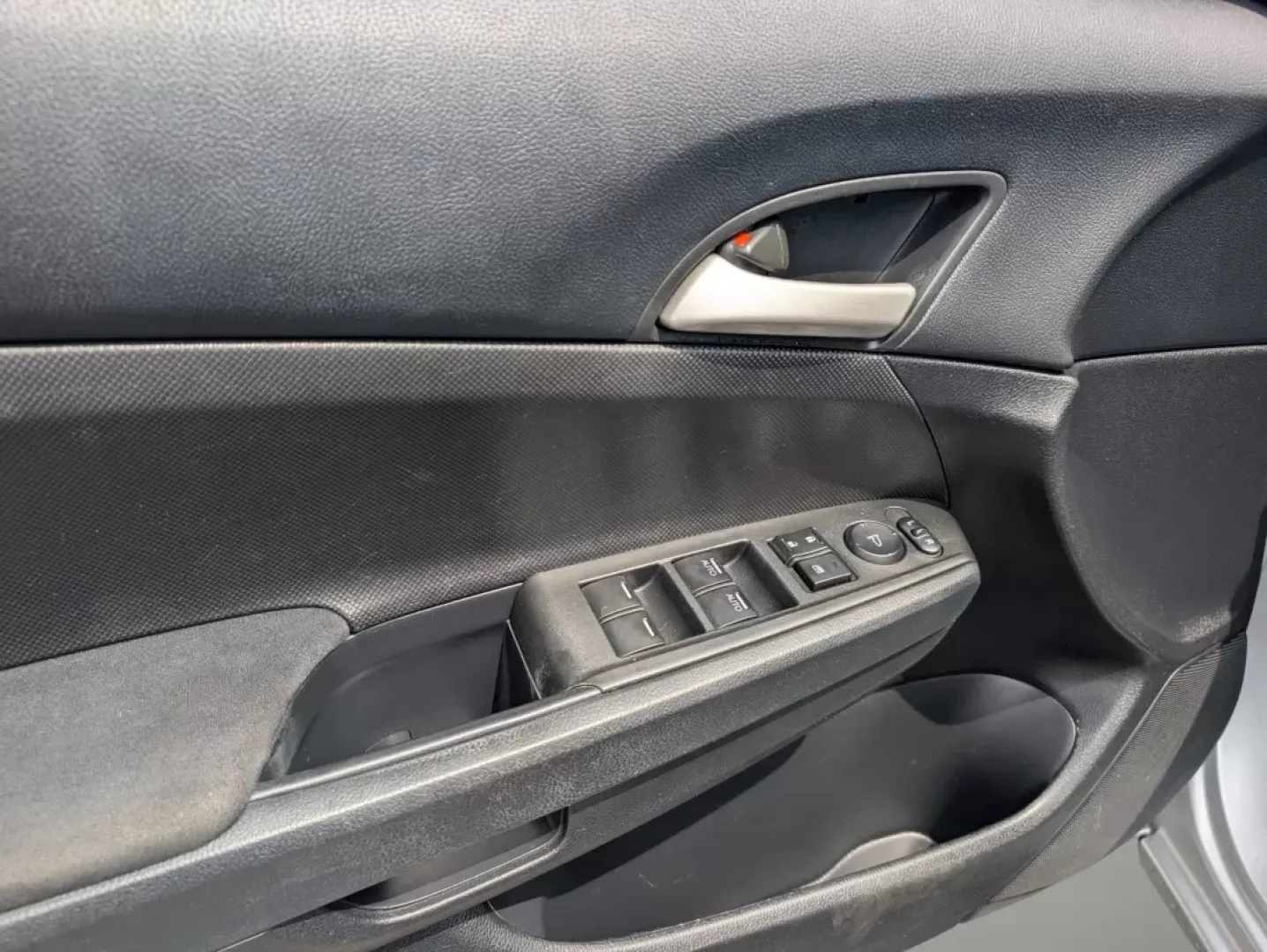 2012 Honda Accord Sdn SE (1HGCP2F6XCA) with an Other engine, located at 3959 U.S. 80 W, Phenix City, AL, 36870, (334) 297-4885, 32.469296, -85.135185 - **Unleash Your Daily Adventures with the 2012 Honda Accord SE at Gils Auto - Phenix City!**<br /> <br /> Are you in search of a reliable sedan that fits your busy lifestyle? Look no further! The 2012 Honda Accord SE is the perfect companion for growing families, daily commuters, and weekend adventur - Photo#9