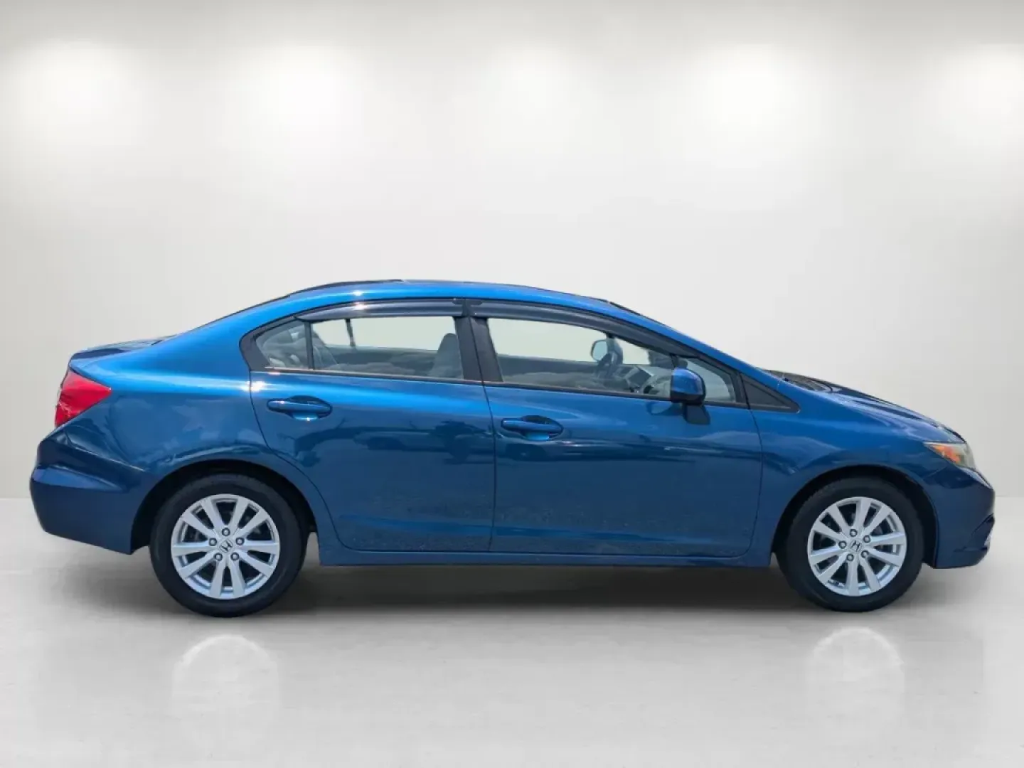 2012 Honda Civic Sdn EX-L (19XFB2F98CE) with an Gas I4 1.8L/110 engine, 5-Speed Automatic transmission, located at 5115 14th Ave., Columbus, GA, 31904, (706) 323-0345, 32.511494, -84.971046 - **Drive Your Dreams with the 2012 Honda Civic EX-L A Perfect Fit for Your Lifestyle!**<br /> <br /> Are you ready to elevate your daily commute or weekend adventures? Look no further than this stunning 2012 Honda Civic EX-L, a sedan designed for those who desire reliability without compromising on - Photo#3