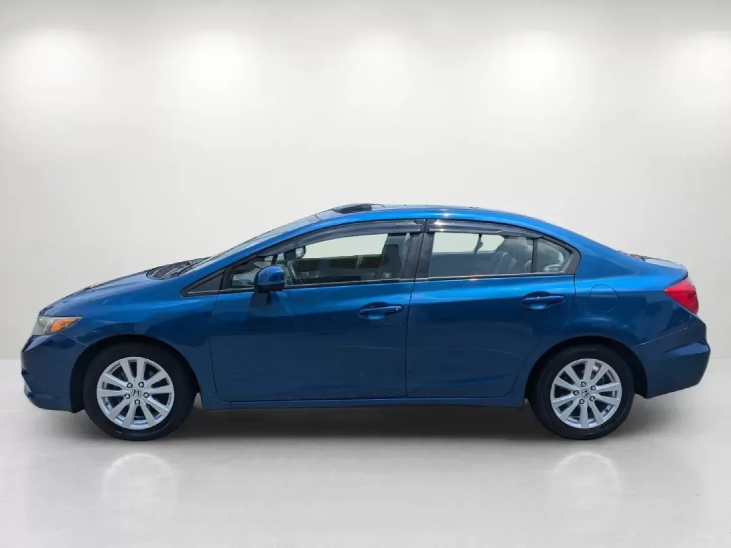 2012 Honda Civic Sdn EX-L (19XFB2F98CE) with an Gas I4 1.8L/110 engine, 5-Speed Automatic transmission, located at 5115 14th Ave., Columbus, GA, 31904, (706) 323-0345, 32.511494, -84.971046 - **Drive Your Dreams with the 2012 Honda Civic EX-L A Perfect Fit for Your Lifestyle!**<br /> <br /> Are you ready to elevate your daily commute or weekend adventures? Look no further than this stunning 2012 Honda Civic EX-L, a sedan designed for those who desire reliability without compromising on - Photo#7