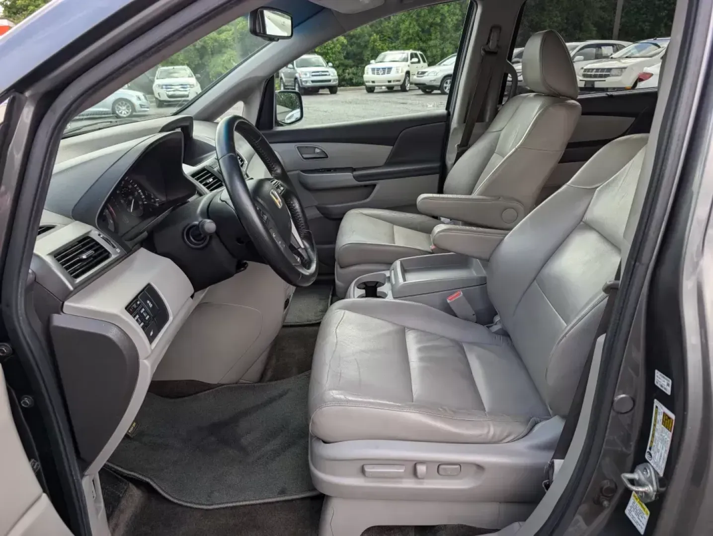 2012 Honda Odyssey EX-L (5FNRL5H68CB) with an Gas V6 3.5L/212 engine, 5-Speed Automatic transmission, located at 1430 Gateway Drive, Opelika, AL, 36801, (334) 239-0944, 32.637871, -85.409790 - 2012 Honda Odyssey EX-L - Photo#9
