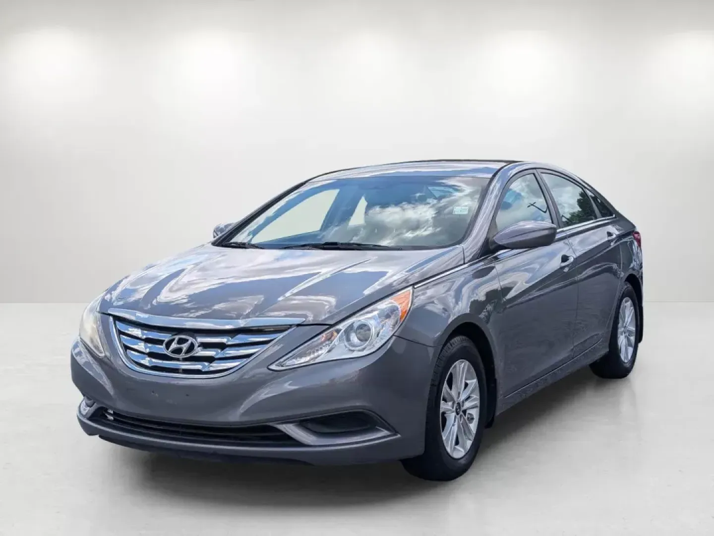 2012 /Gray Hyundai Sonata GLS PZEV (5NPEB4AC0CH) with an Gas I4 2.4L/144 engine, 6-Speed Automatic w/manual shift transmission, located at 3959 U.S. 80 W, Phenix City, AL, 36870, (334) 297-4885, 32.469296, -85.135185 - **Discover Your Next Adventure with the 2012 Hyundai Sonata at Gils Auto!**<br /> <br /> Are you in search of a reliable sedan that perfectly balances style and practicality? Look no further! The 2012 Hyundai Sonata GLS PZEV is the ideal vehicle for those who prioritize comfort during longer commute - Photo#1
