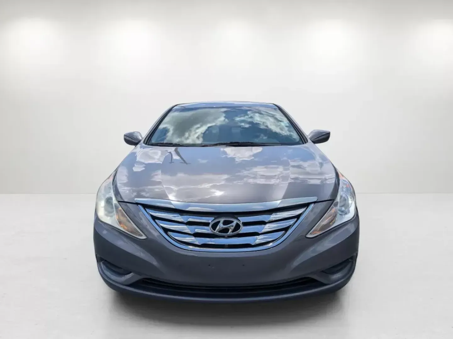 2012 /Gray Hyundai Sonata GLS PZEV (5NPEB4AC0CH) with an Gas I4 2.4L/144 engine, 6-Speed Automatic w/manual shift transmission, located at 3959 U.S. 80 W, Phenix City, AL, 36870, (334) 297-4885, 32.469296, -85.135185 - **Discover Your Next Adventure with the 2012 Hyundai Sonata at Gils Auto!**<br /> <br /> Are you in search of a reliable sedan that perfectly balances style and practicality? Look no further! The 2012 Hyundai Sonata GLS PZEV is the ideal vehicle for those who prioritize comfort during longer commute - Photo#2