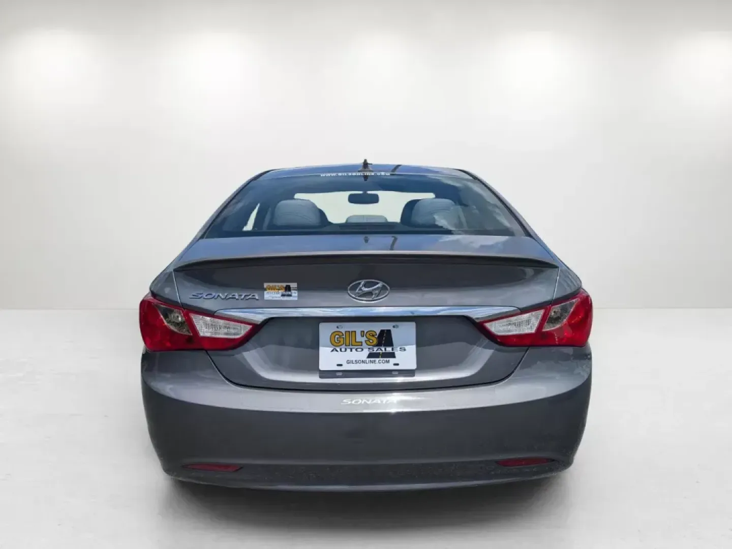 2012 /Gray Hyundai Sonata GLS PZEV (5NPEB4AC0CH) with an Gas I4 2.4L/144 engine, 6-Speed Automatic w/manual shift transmission, located at 3959 U.S. 80 W, Phenix City, AL, 36870, (334) 297-4885, 32.469296, -85.135185 - **Discover Your Next Adventure with the 2012 Hyundai Sonata at Gils Auto!**<br /> <br /> Are you in search of a reliable sedan that perfectly balances style and practicality? Look no further! The 2012 Hyundai Sonata GLS PZEV is the ideal vehicle for those who prioritize comfort during longer commute - Photo#6