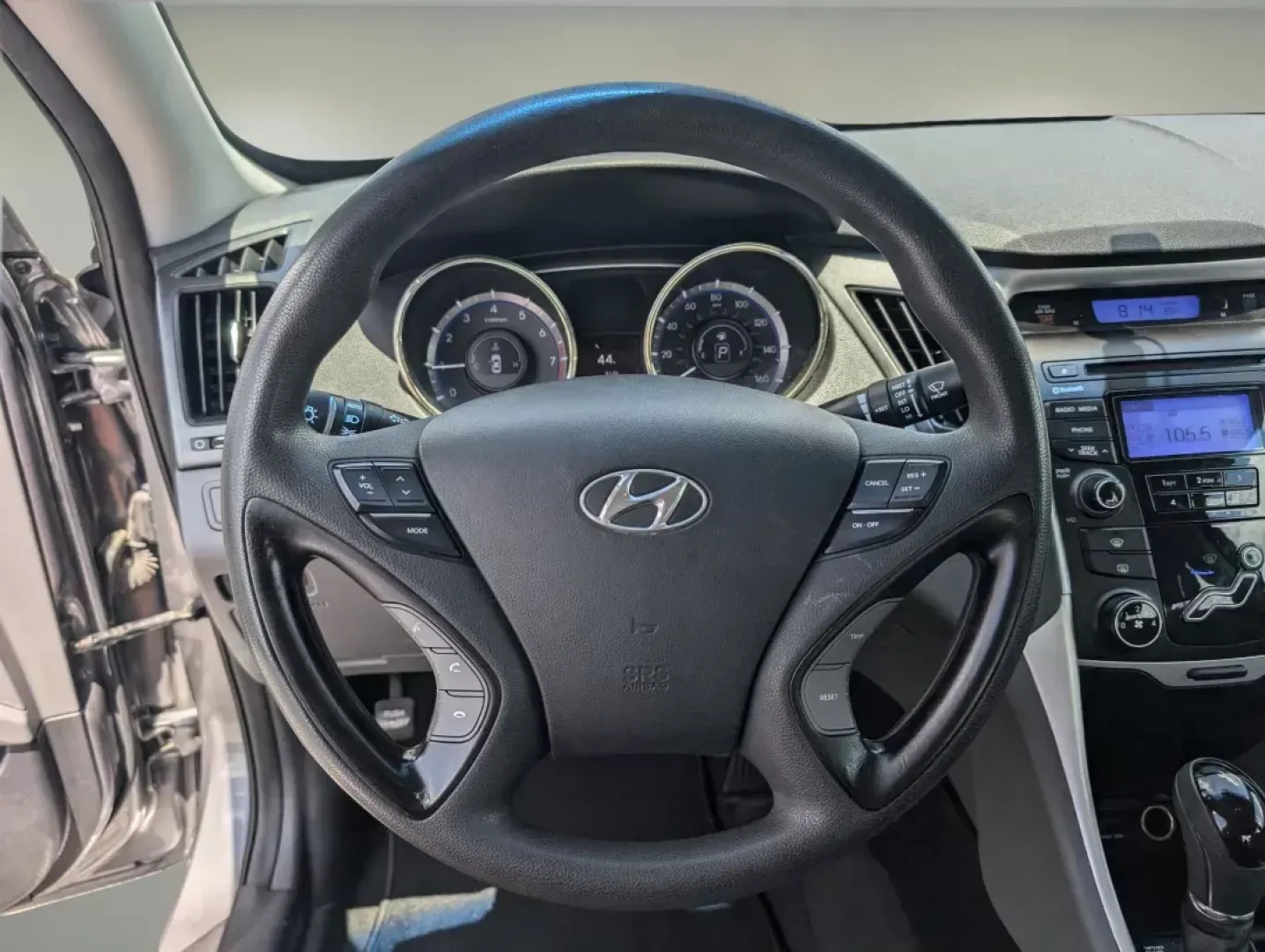 2012 /Gray Hyundai Sonata GLS PZEV (5NPEB4AC0CH) with an Gas I4 2.4L/144 engine, 6-Speed Automatic w/manual shift transmission, located at 3959 U.S. 80 W, Phenix City, AL, 36870, (334) 297-4885, 32.469296, -85.135185 - **Discover Your Next Adventure with the 2012 Hyundai Sonata at Gils Auto!**<br /> <br /> Are you in search of a reliable sedan that perfectly balances style and practicality? Look no further! The 2012 Hyundai Sonata GLS PZEV is the ideal vehicle for those who prioritize comfort during longer commute - Photo#16