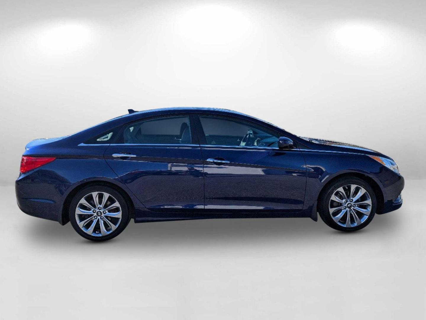 2012 /Gray Hyundai Sonata 2.4L SE (5NPEC4AC1CH) with an Gas I4 2.4L/144 engine, 6-Speed Automatic w/manual shift transmission, located at 3959 U.S. 80 W, Phenix City, AL, 36870, (334) 297-4885, 32.469296, -85.135185 - 2012 Hyundai Sonata 2.4L SE - Photo#6