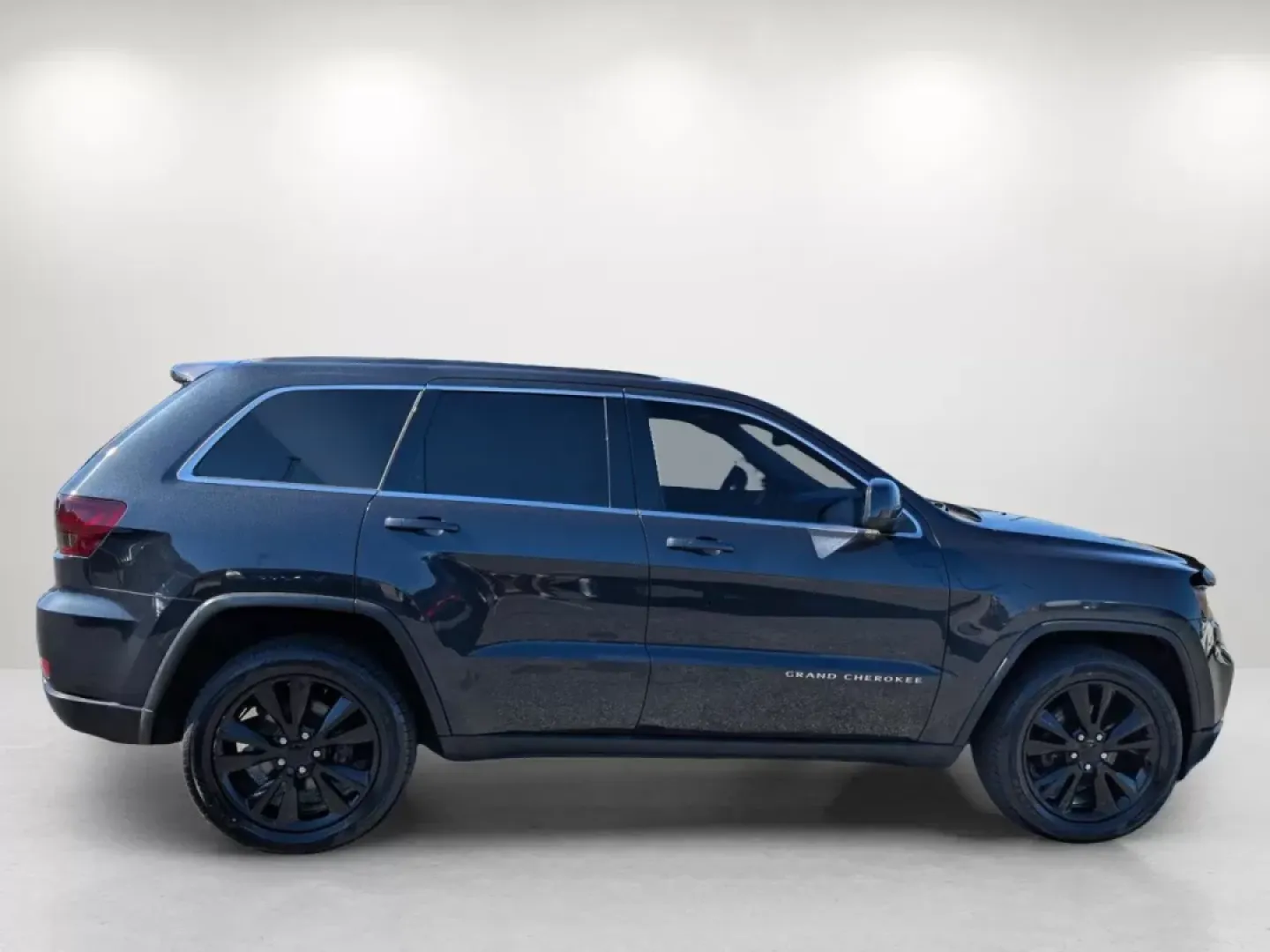 2012 /Dark Graystone/Medium Graystone Jeep Grand Cherokee Laredo Altitude (1C4RJEAG0CC) with an Other engine, located at 1430 Gateway Drive, Opelika, AL, 36801, (334) 239-0944, 32.637871, -85.409790 - **Unleash Your Adventurous Spirit with the 2012 Jeep Grand Cherokee Laredo Altitude!**<br /> <br /> Are you looking for the perfect vehicle to elevate your lifestyle? Whether it's weekend getaways, daily commutes, or family road trips, the 2012 Jeep Grand Cherokee Laredo Altitude is designed to meet - Photo#3