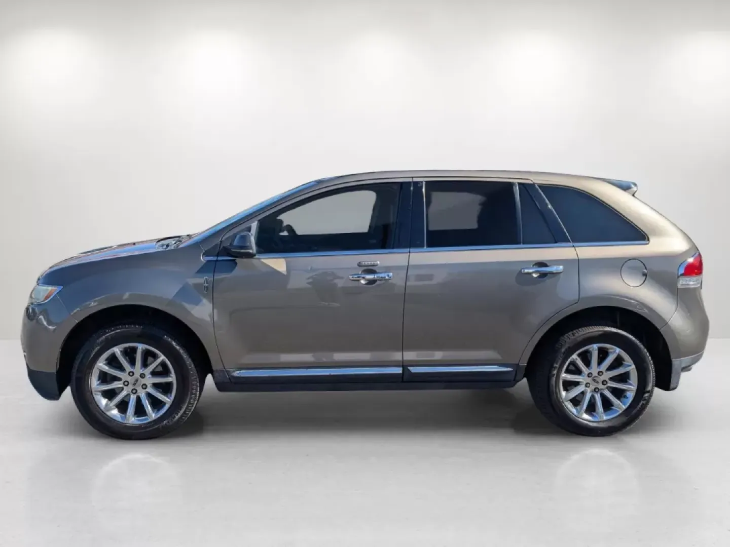 2012 Lincoln MKX (2LMDJ6JK7CB) with an Other engine, located at 804 22nd Ave, Phenix City, AL, 36870, (334) 297-1860, 32.484749, -85.024475 - **Discover the Perfect Family Vehicle: 2012 Lincoln MKX at Gils Auto in Phenix City, AL**<br /> <br /> Are you searching for the ideal vehicle that combines comfort, style, and functionality for your family's daily adventures? Look no further than this stunning 2012 Lincoln MKX, now available at Gil - Photo#7
