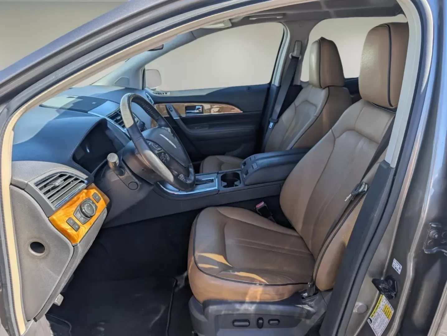 2012 Lincoln MKX (2LMDJ6JK7CB) with an Other engine, located at 804 22nd Ave, Phenix City, AL, 36870, (334) 297-1860, 32.484749, -85.024475 - **Discover the Perfect Family Vehicle: 2012 Lincoln MKX at Gils Auto in Phenix City, AL**<br /> <br /> Are you searching for the ideal vehicle that combines comfort, style, and functionality for your family's daily adventures? Look no further than this stunning 2012 Lincoln MKX, now available at Gil - Photo#9